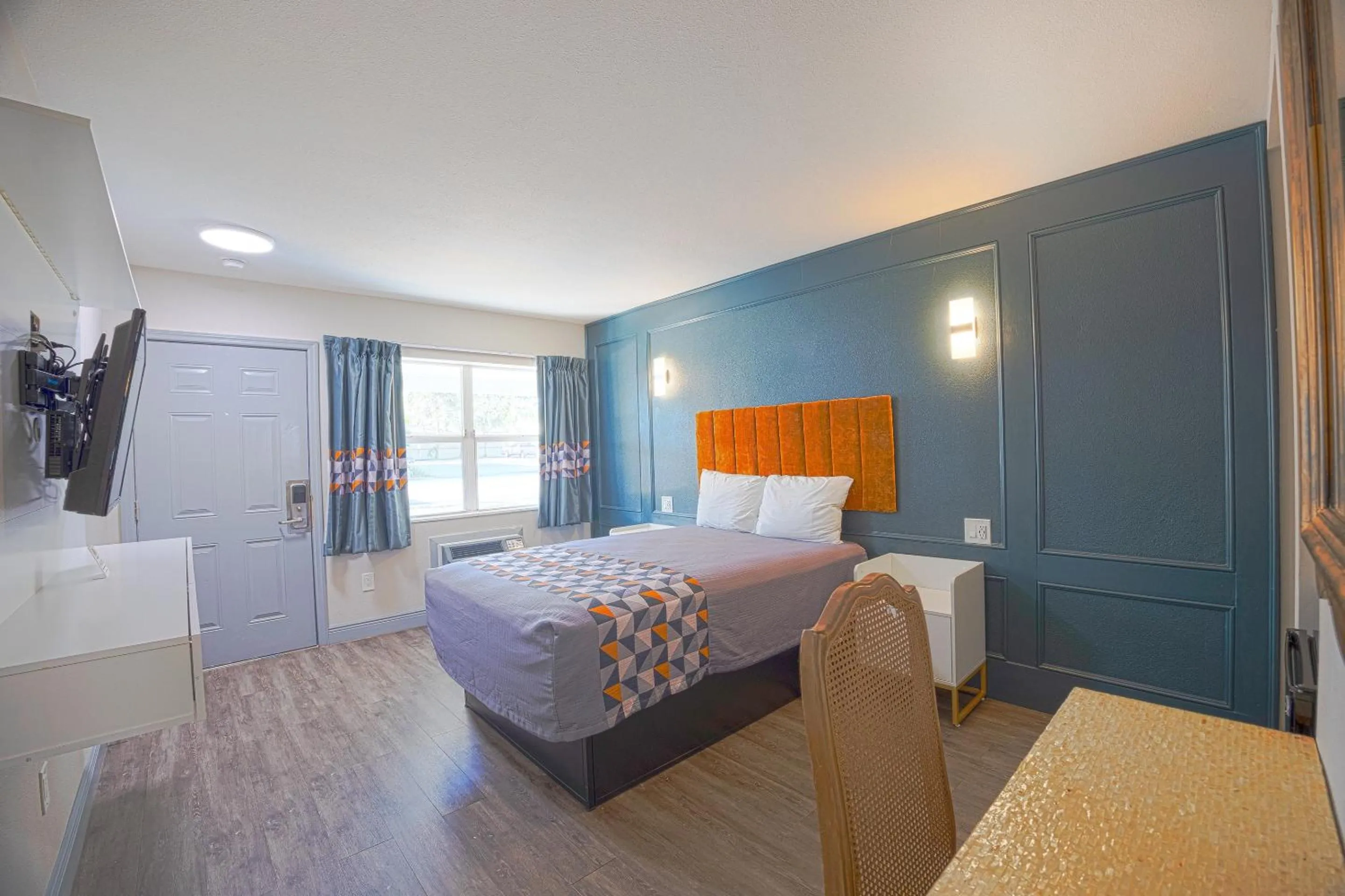 Bedroom, Bed in Sunrise Inn by OYO Titusville FL