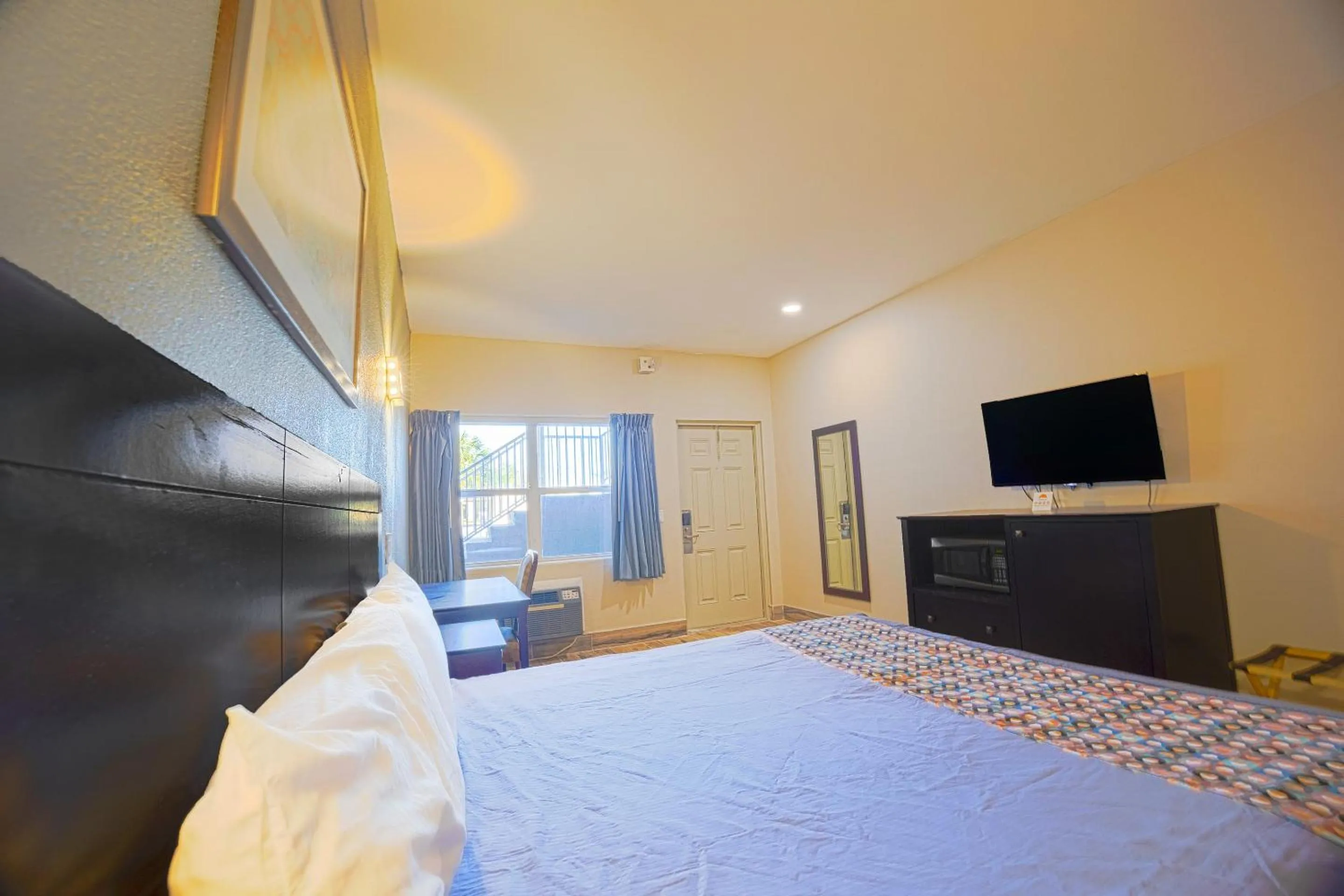 Bedroom, Bed in Sunrise Inn by OYO Titusville FL