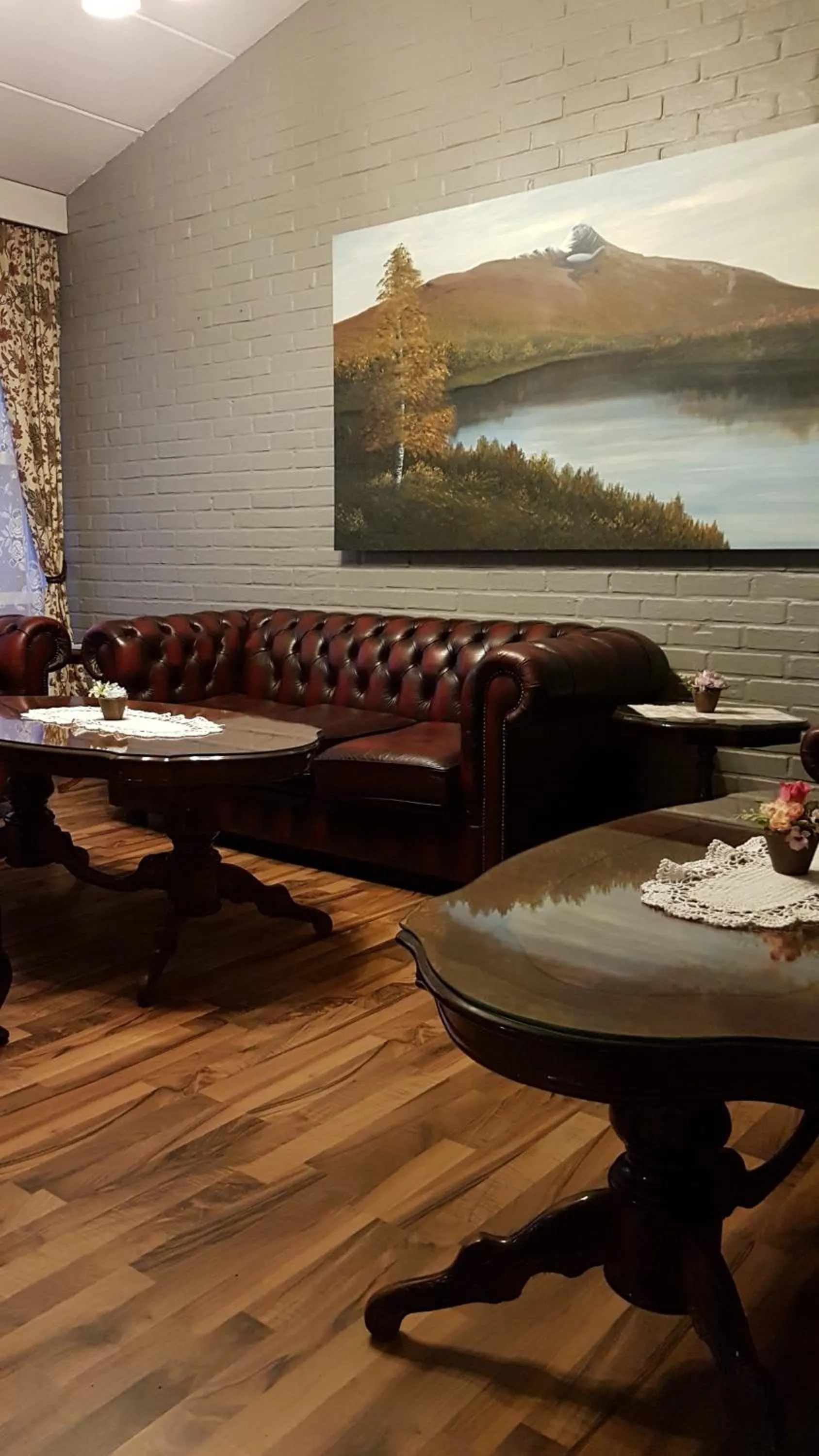 Lobby or reception in Bardu Hotell