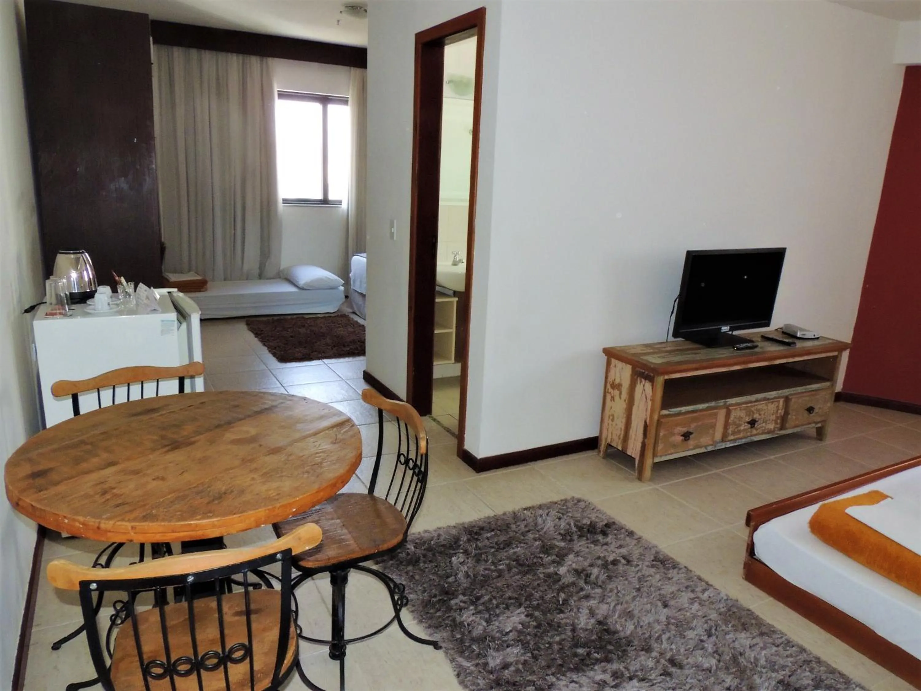 Bedroom, Bed in Mondrian Suite Hotel