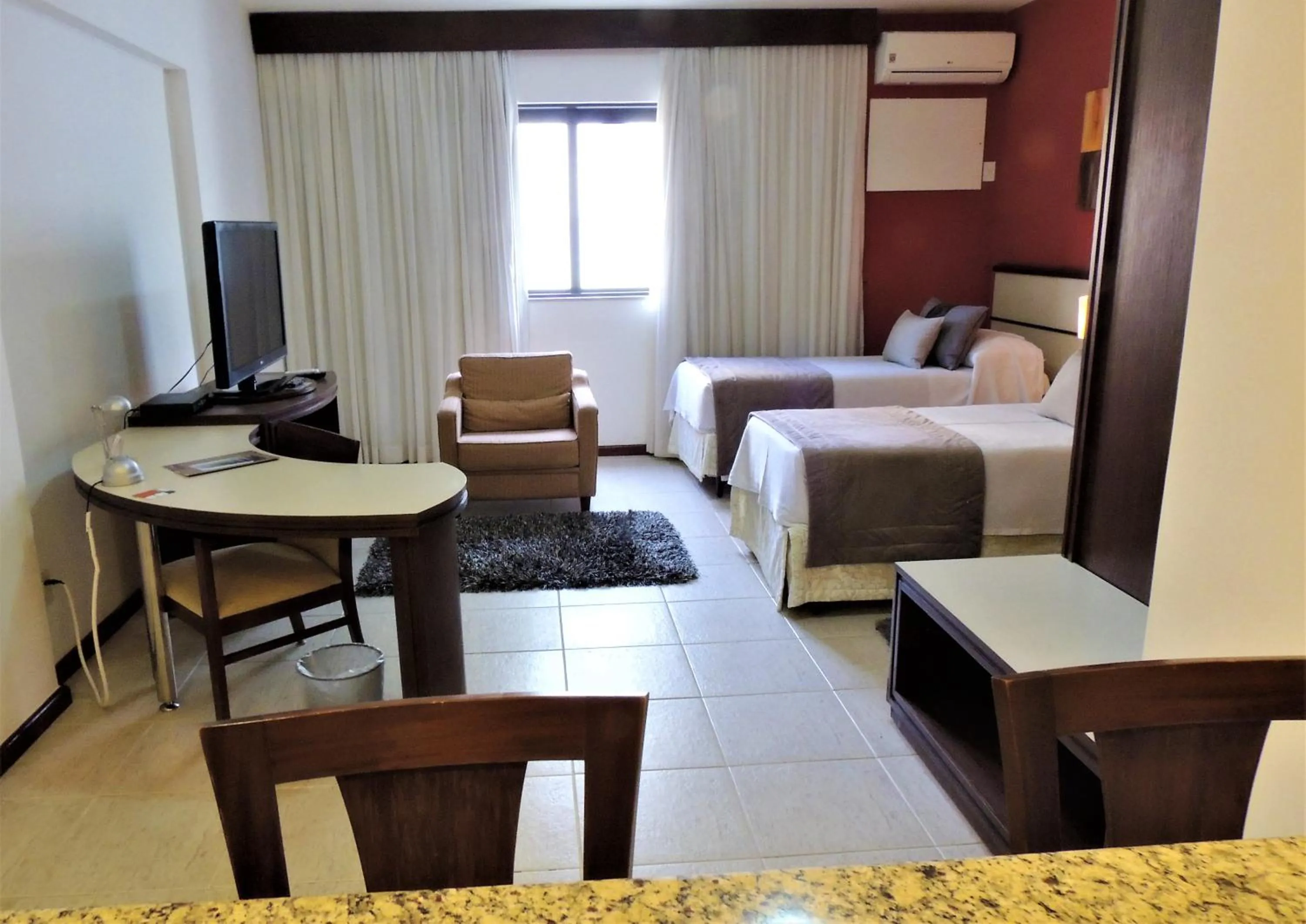 Bedroom, Bed in Mondrian Suite Hotel