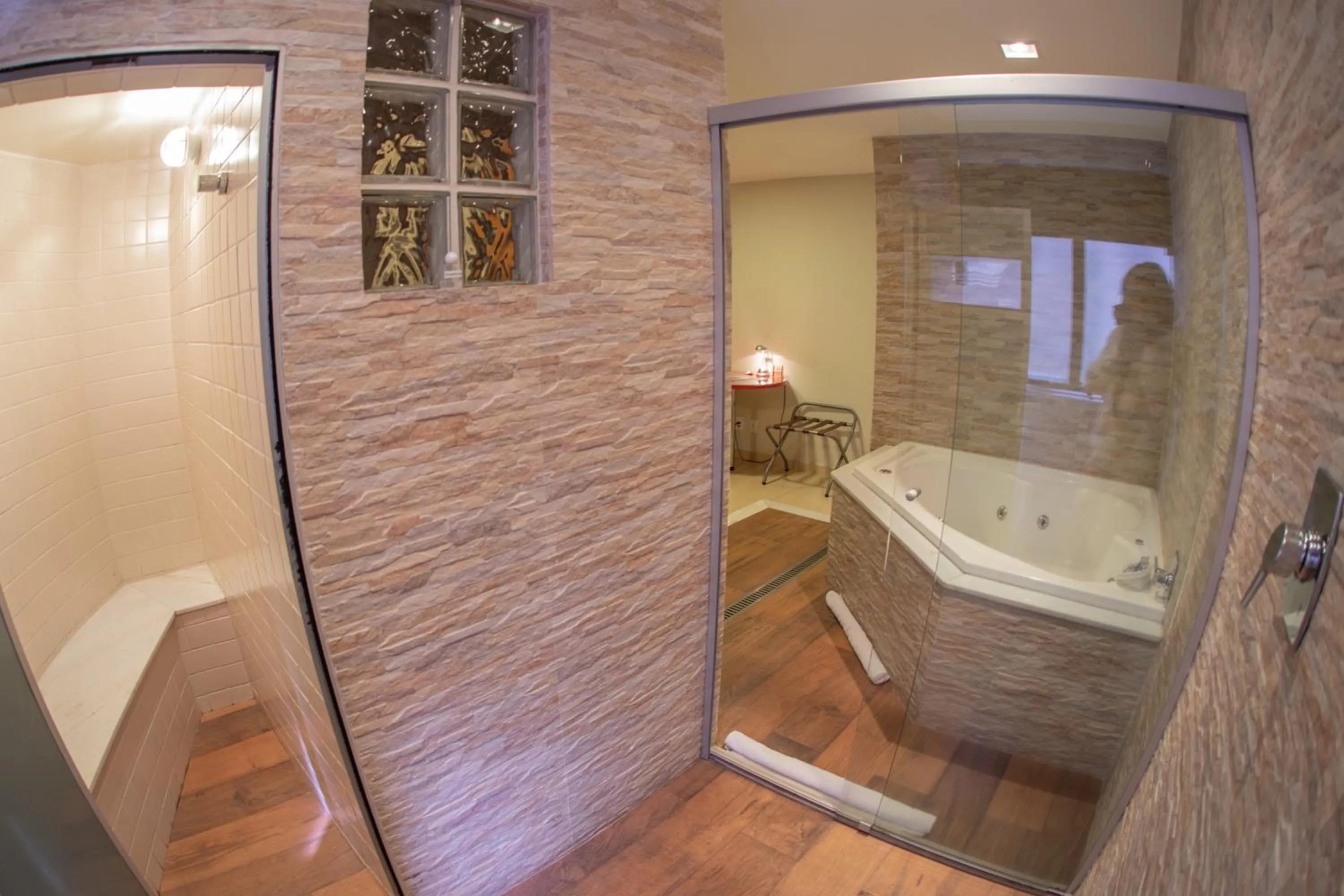 Hot Tub in Mondrian Suite Hotel