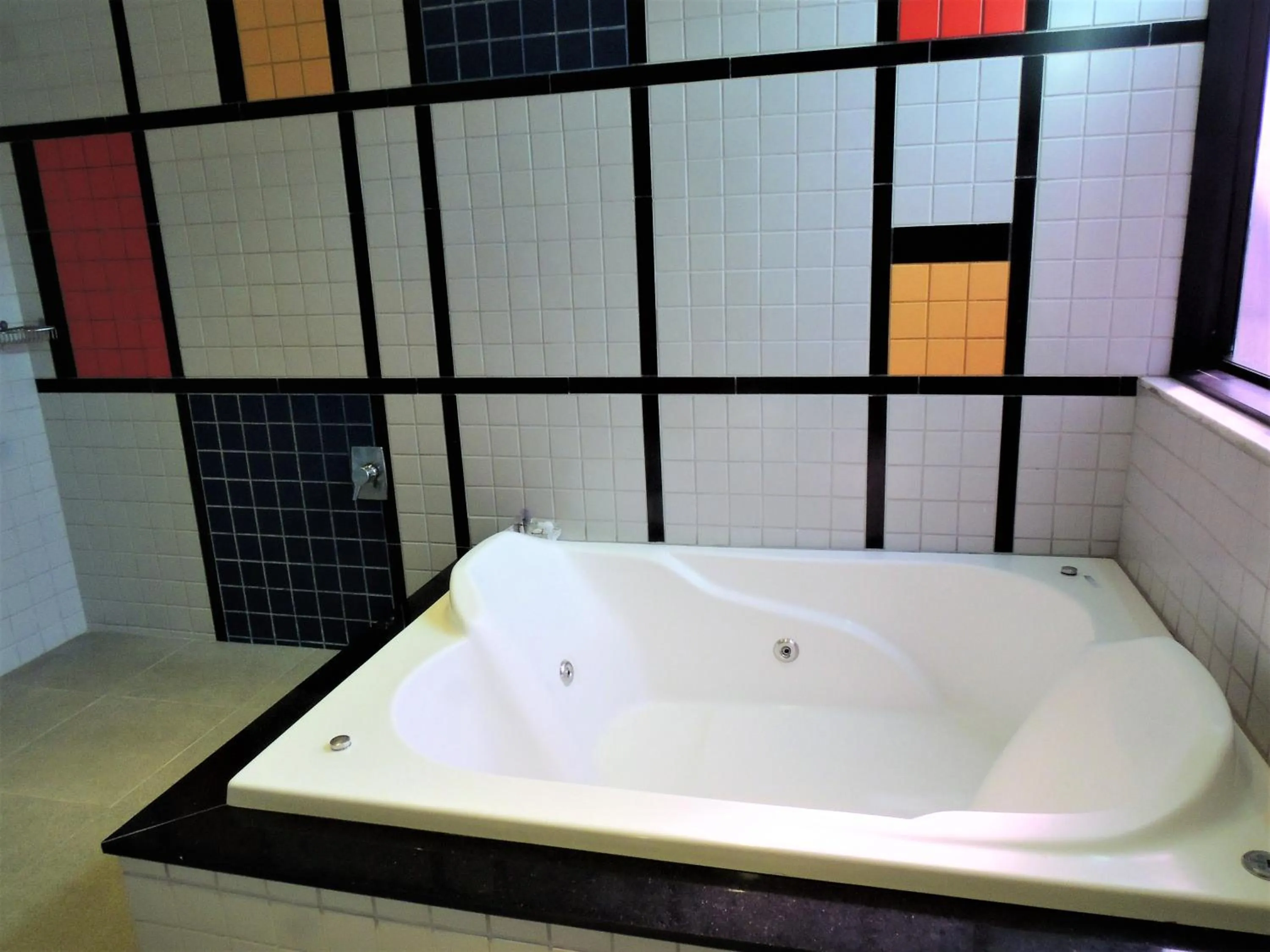 Hot Tub in Mondrian Suite Hotel