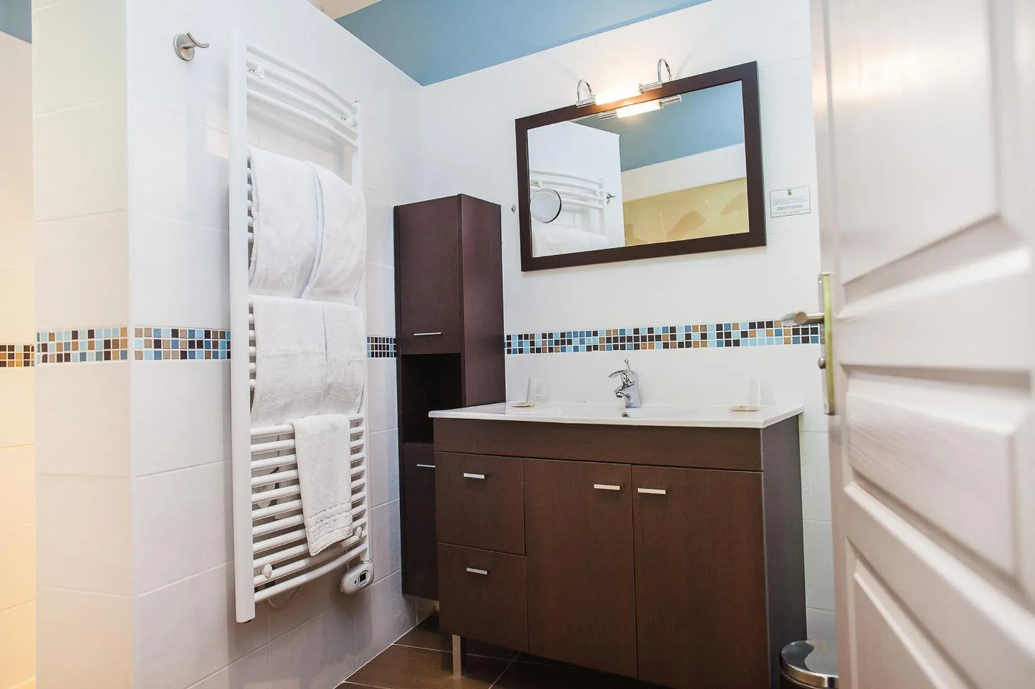 Bathroom in Logis Hotel Erreguina