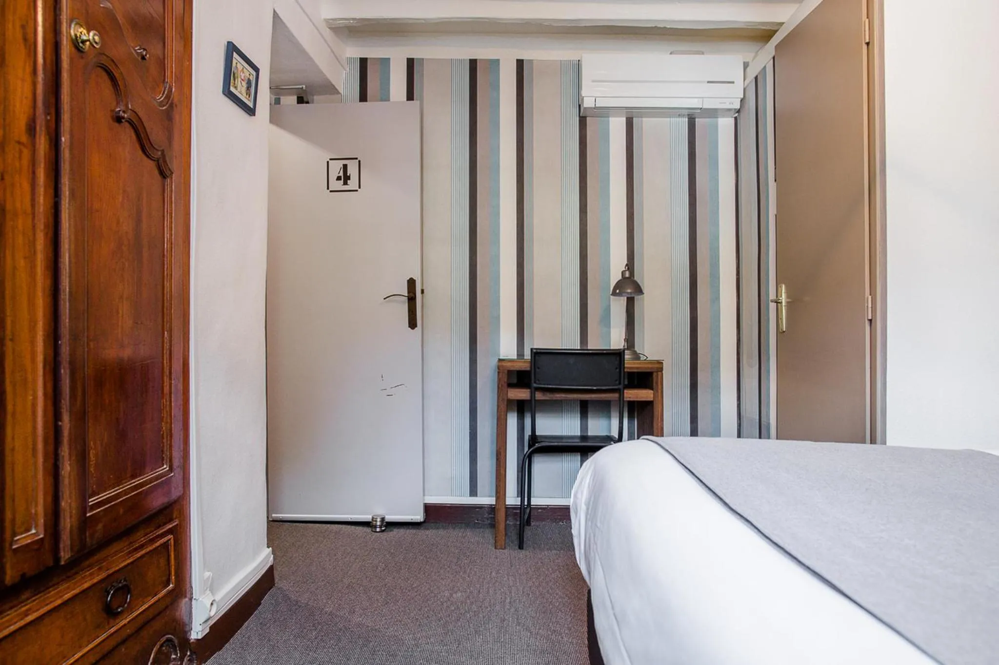 Photo of the whole room, Bed in Logis Hotel Erreguina