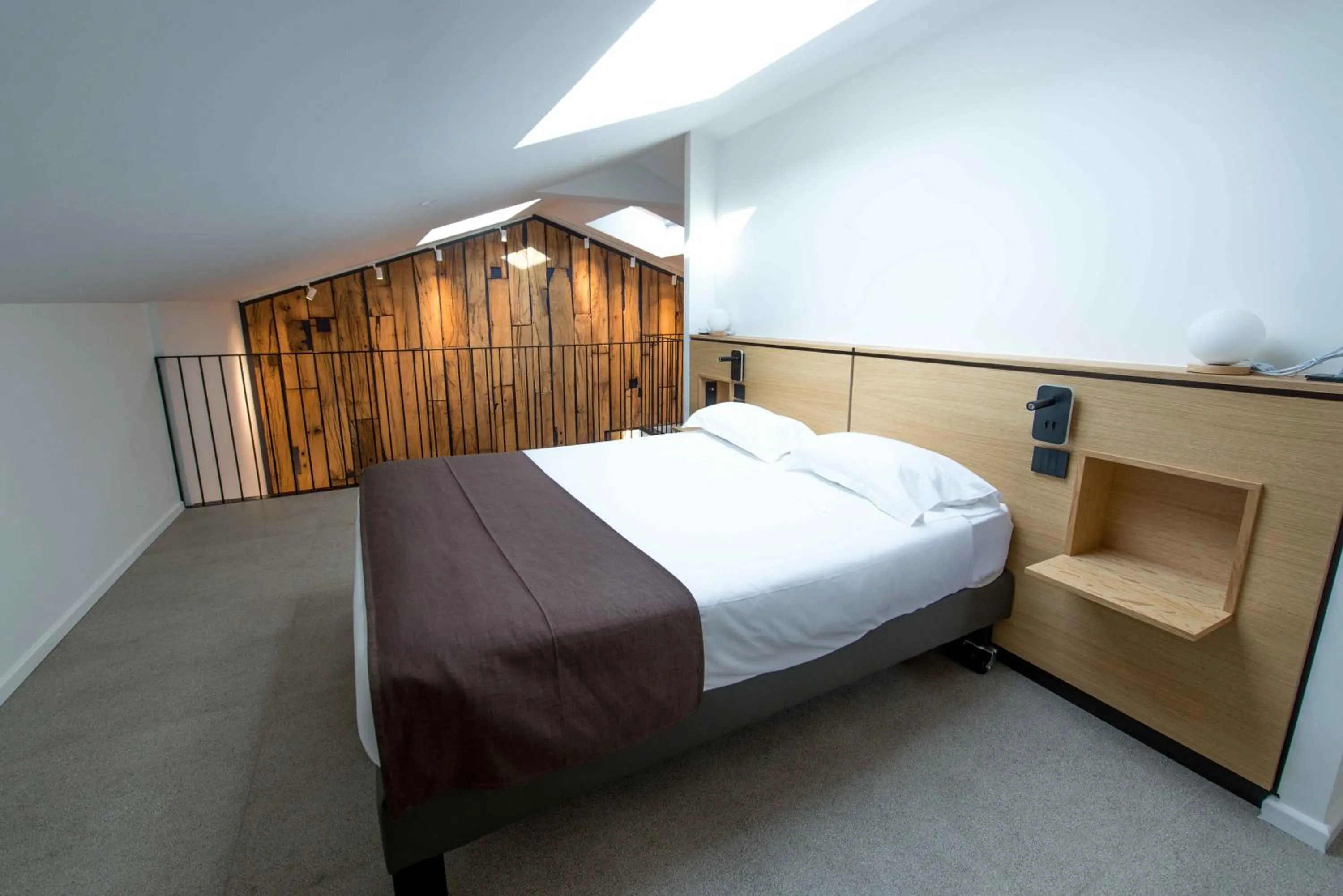 Bed in Logis Hotel Erreguina