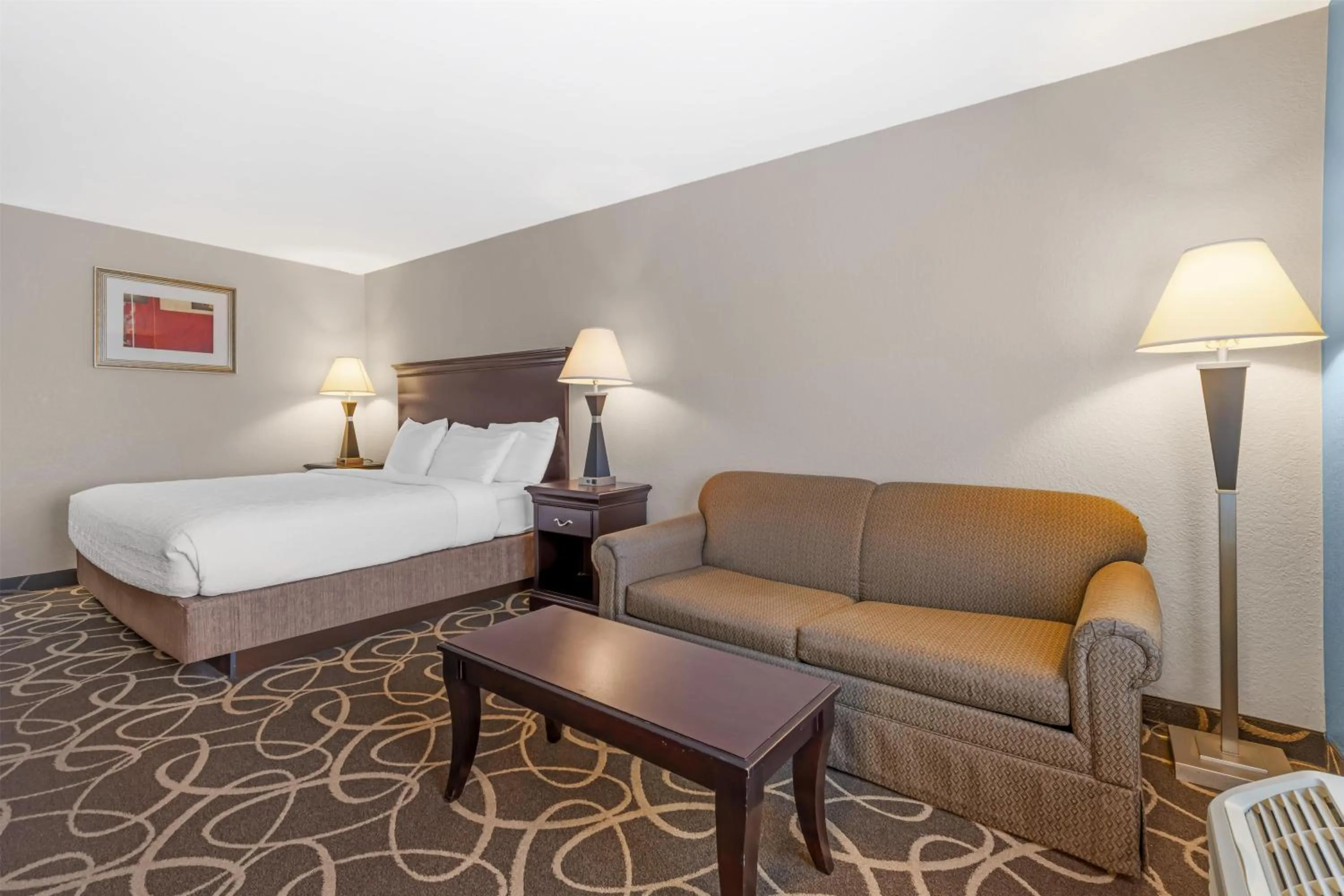 Bedroom, Bed in Best Western Plus Eau Claire Conference Center