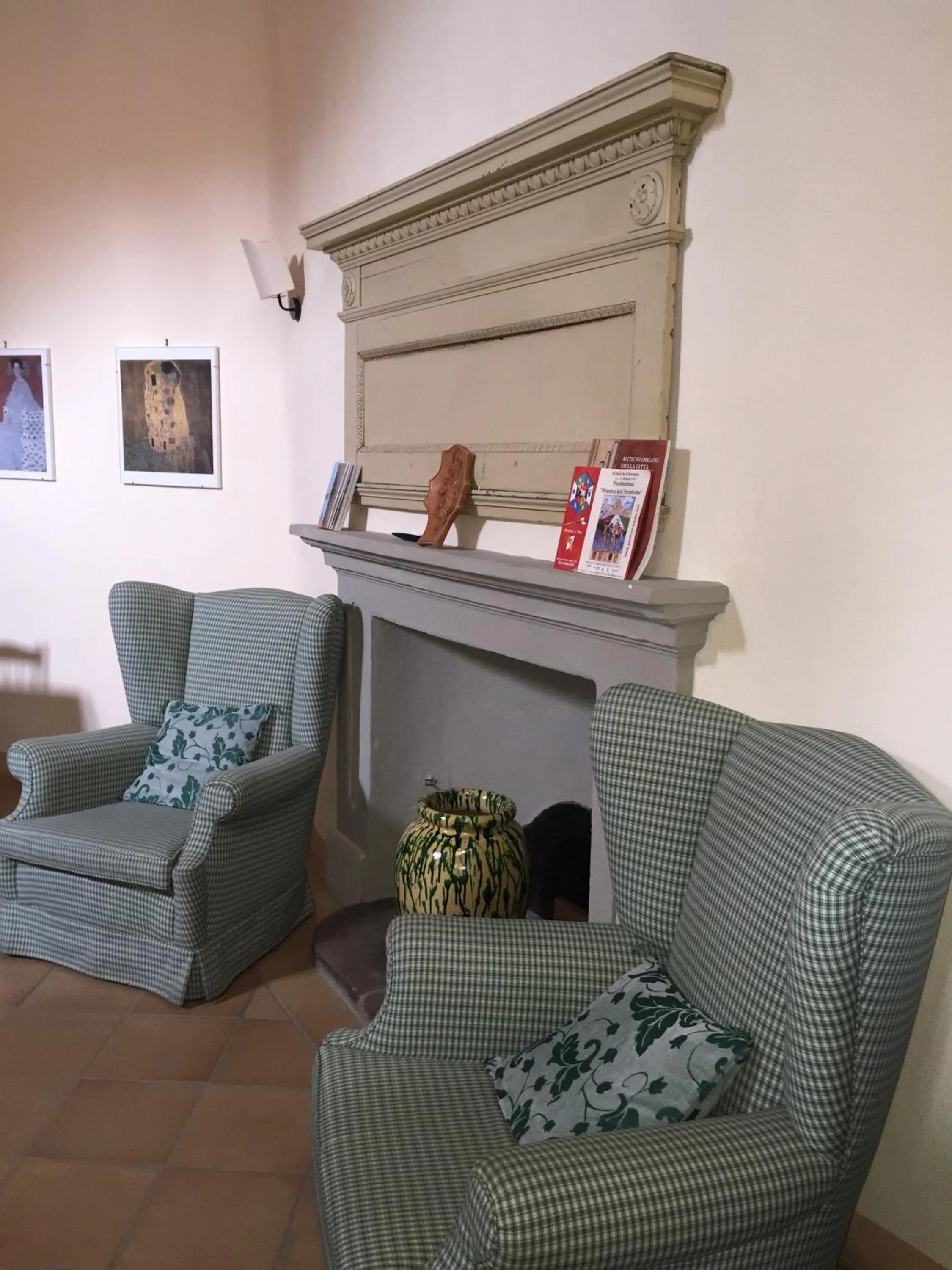 Seating area in Locanda Petrella