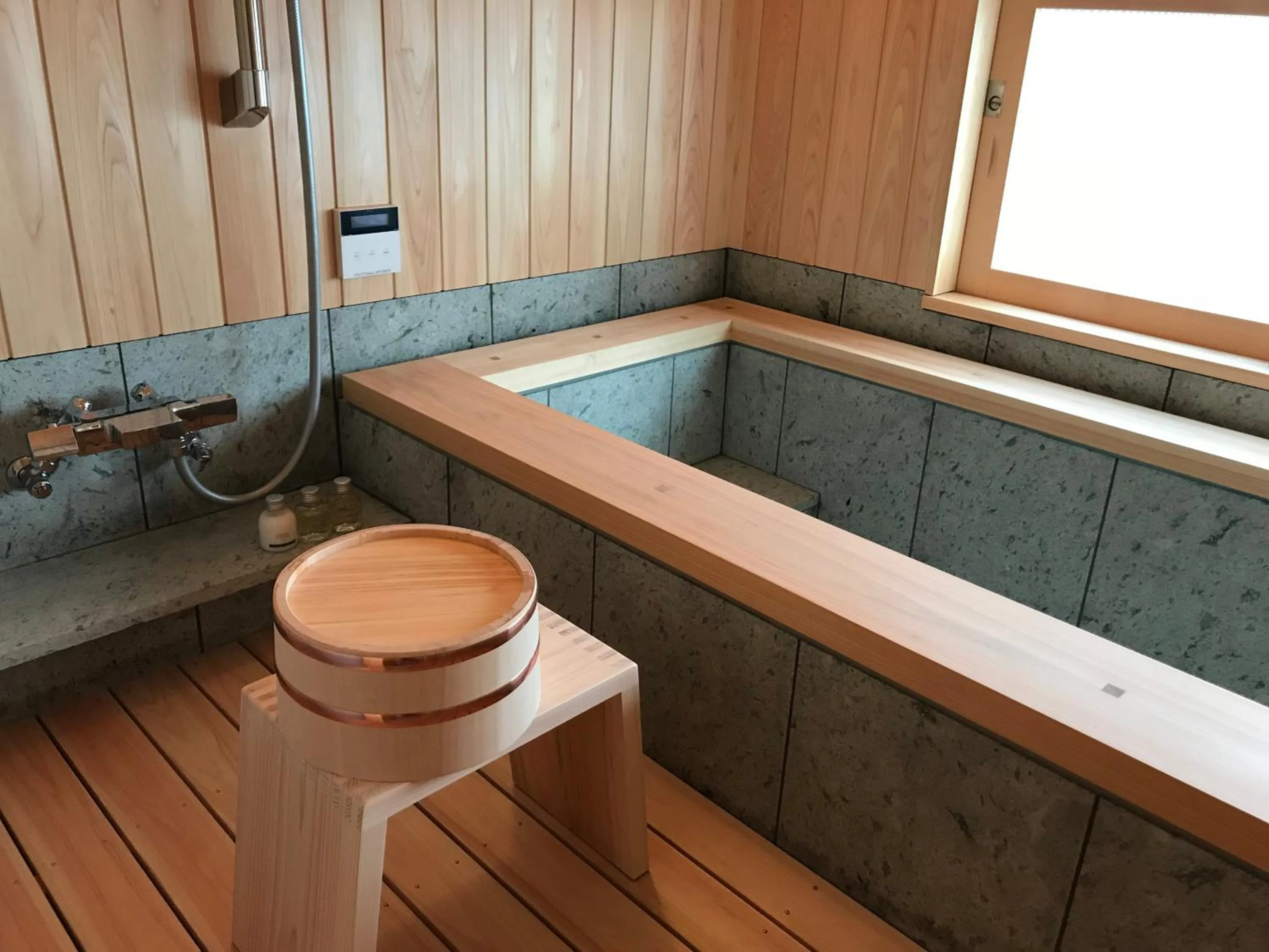 Hot Tub in ShikiShiki Shinra