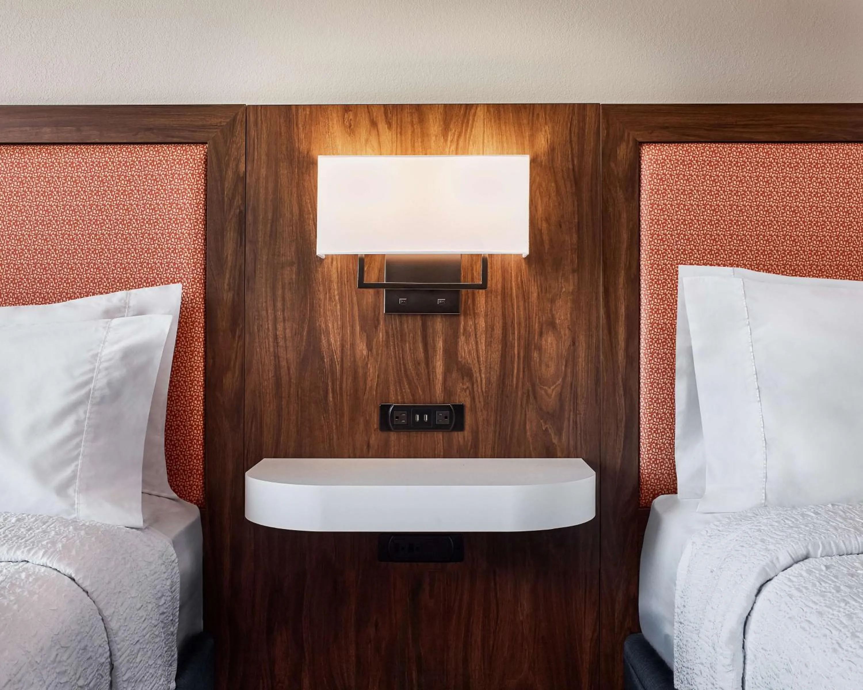 Bed in Hampton Inn & Suites Hershey Near the Park