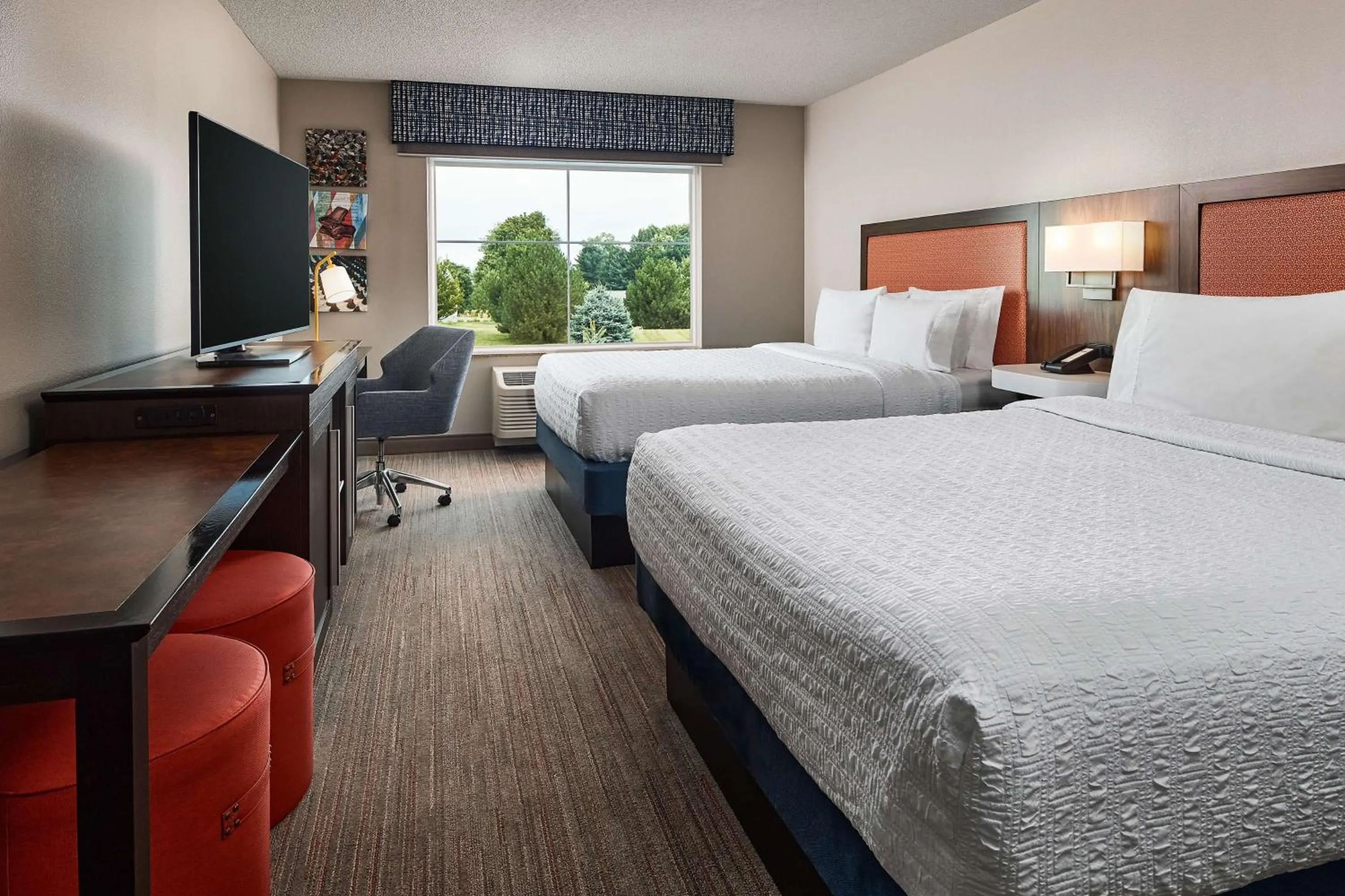 Bed in Hampton Inn & Suites Hershey Near the Park