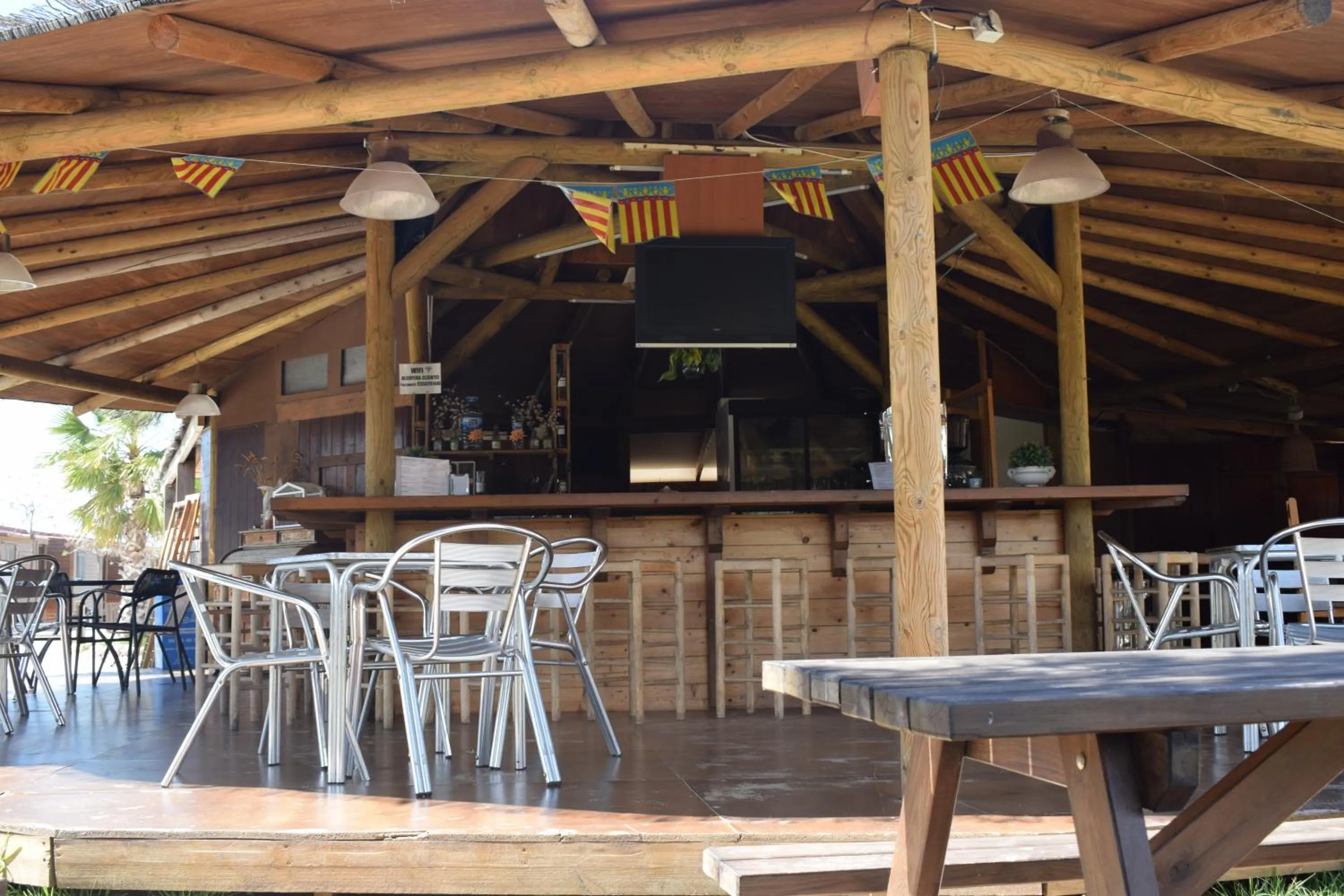 BBQ facilities in Bungalows Park Albufera