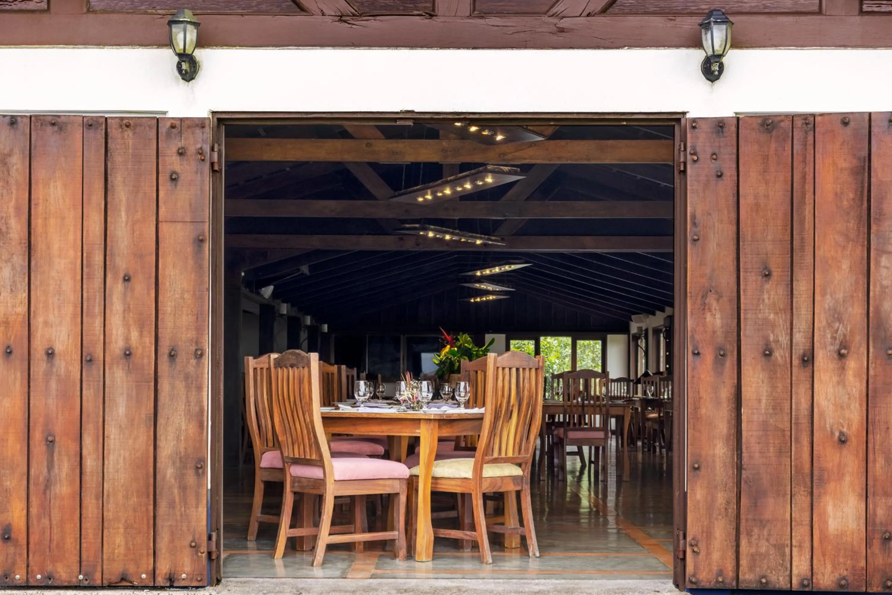 Restaurant/places to eat in Villa Blanca Cloud Forest Hotel & Retreat