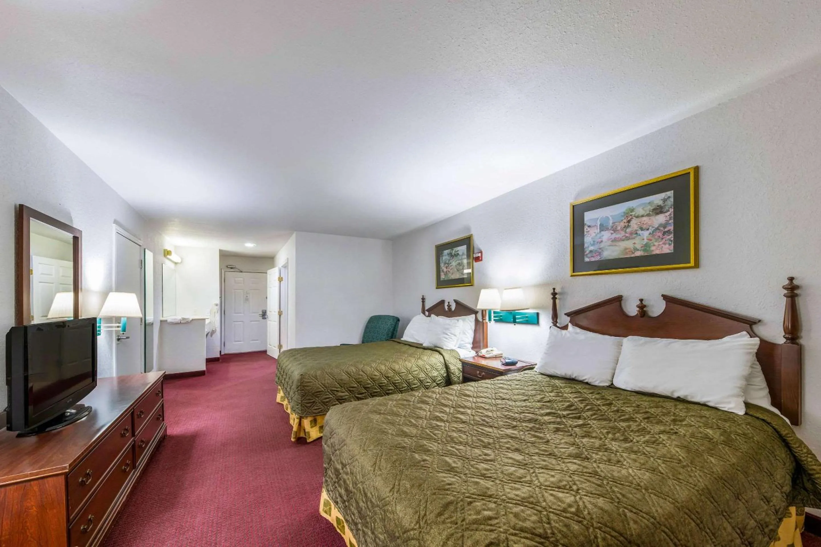 Photo of the whole room, Bed in Rodeway Inn Decatur