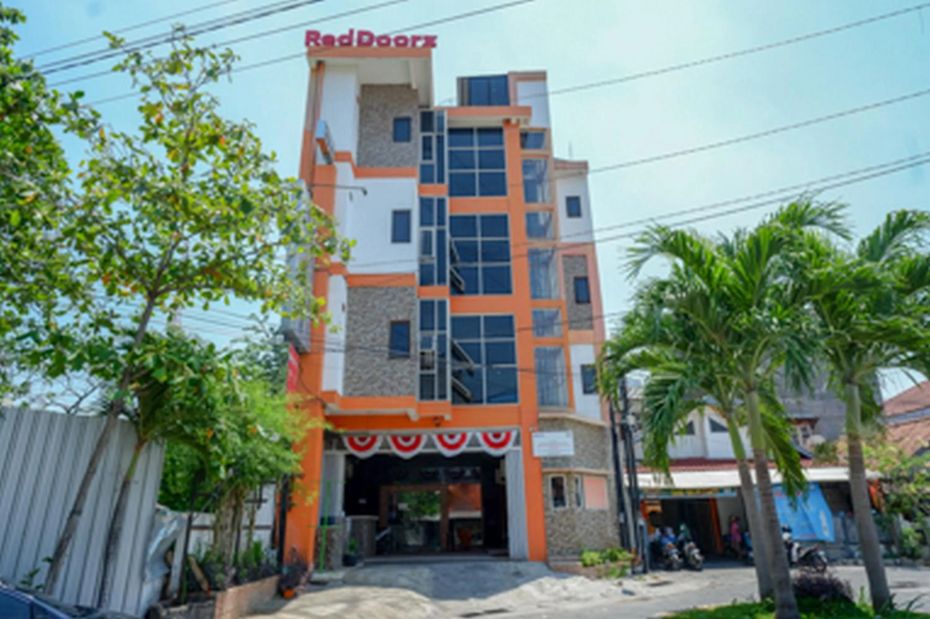 Facade/entrance in RedDoorz Plus near Ciputra Mall Simpang Lima 2