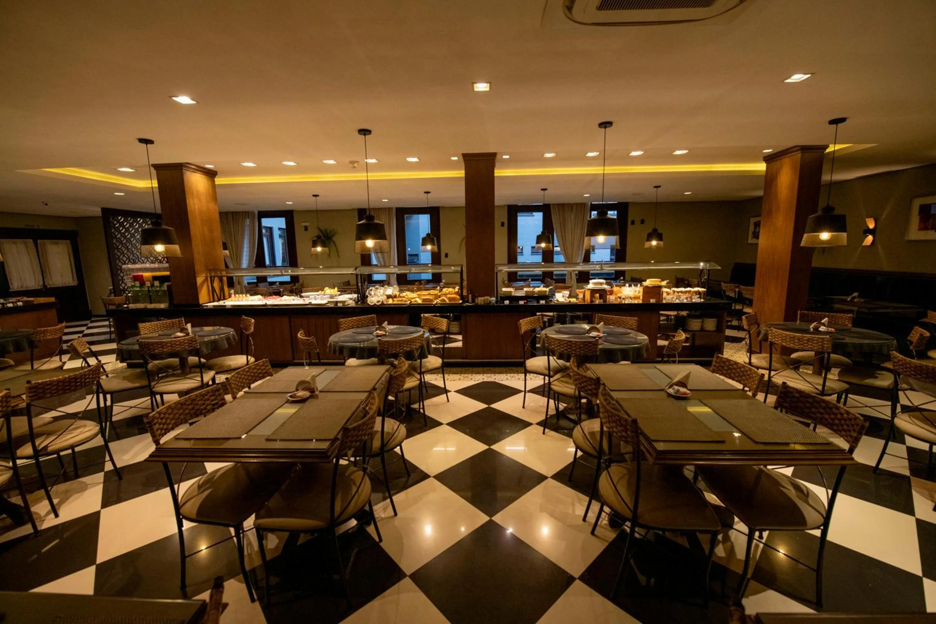 Restaurant/places to eat in Hotel Serra Nevada