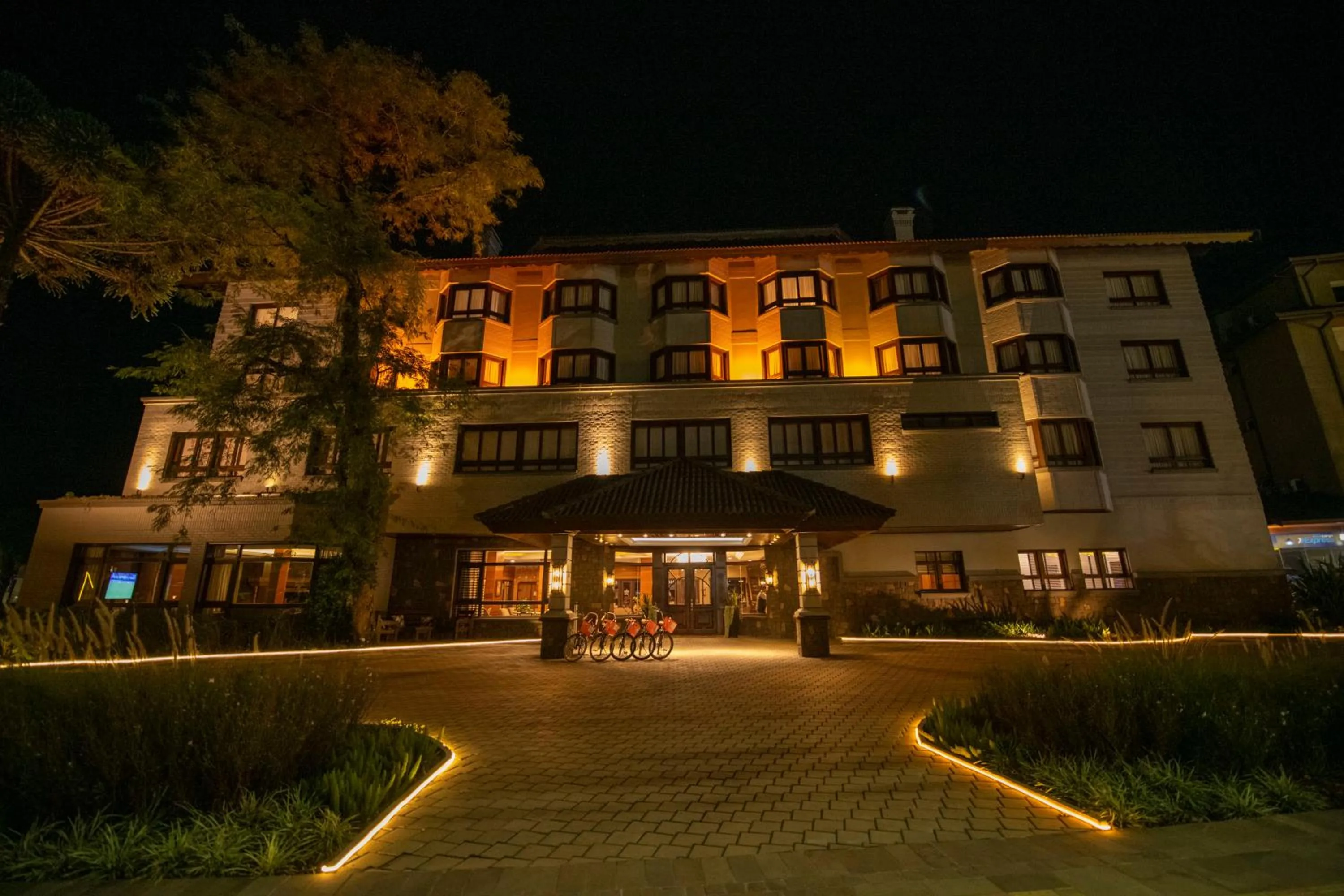 Property building in Hotel Serra Nevada