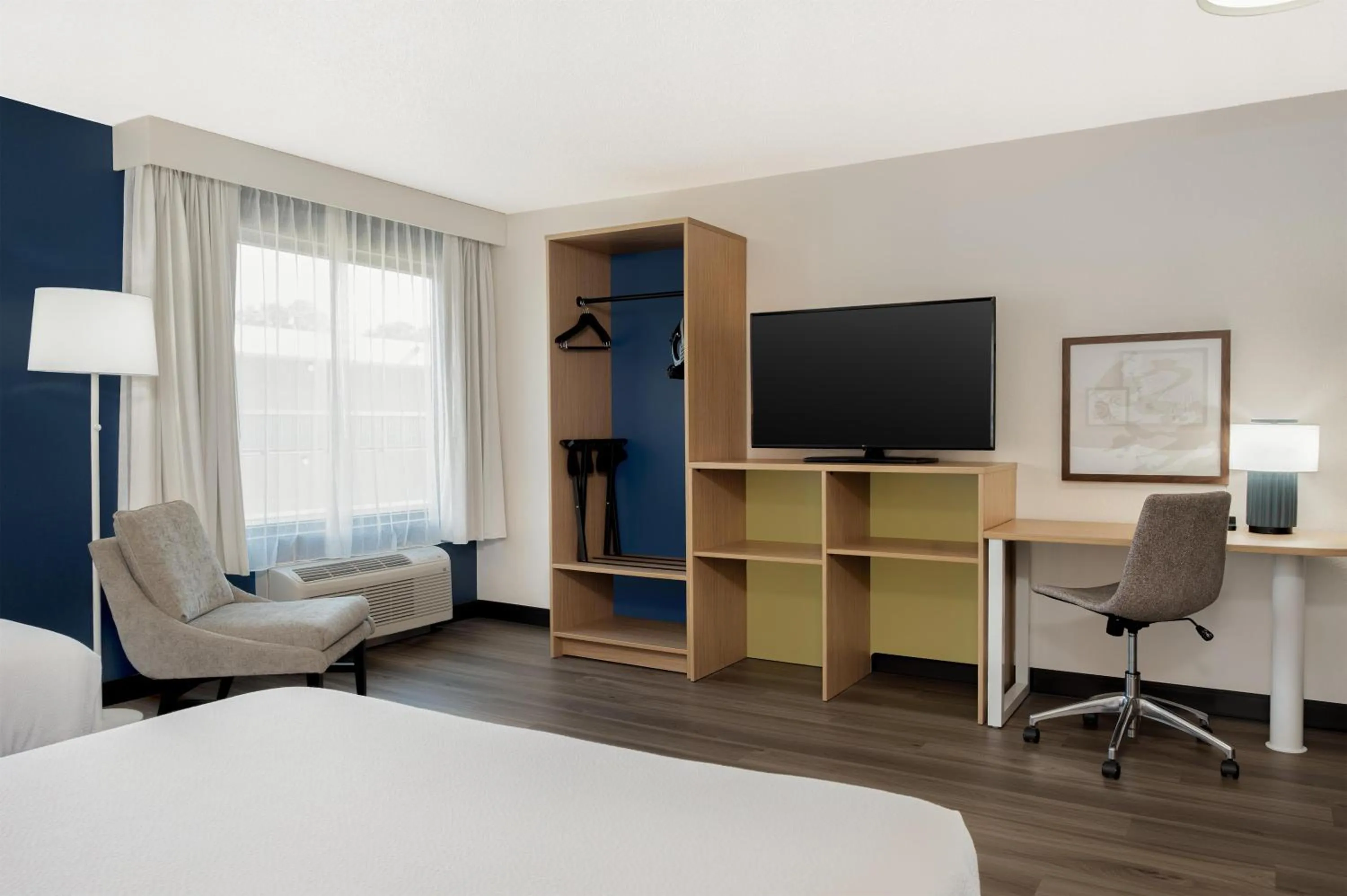 Bedroom, Bed in Spark By Hilton Wilmington