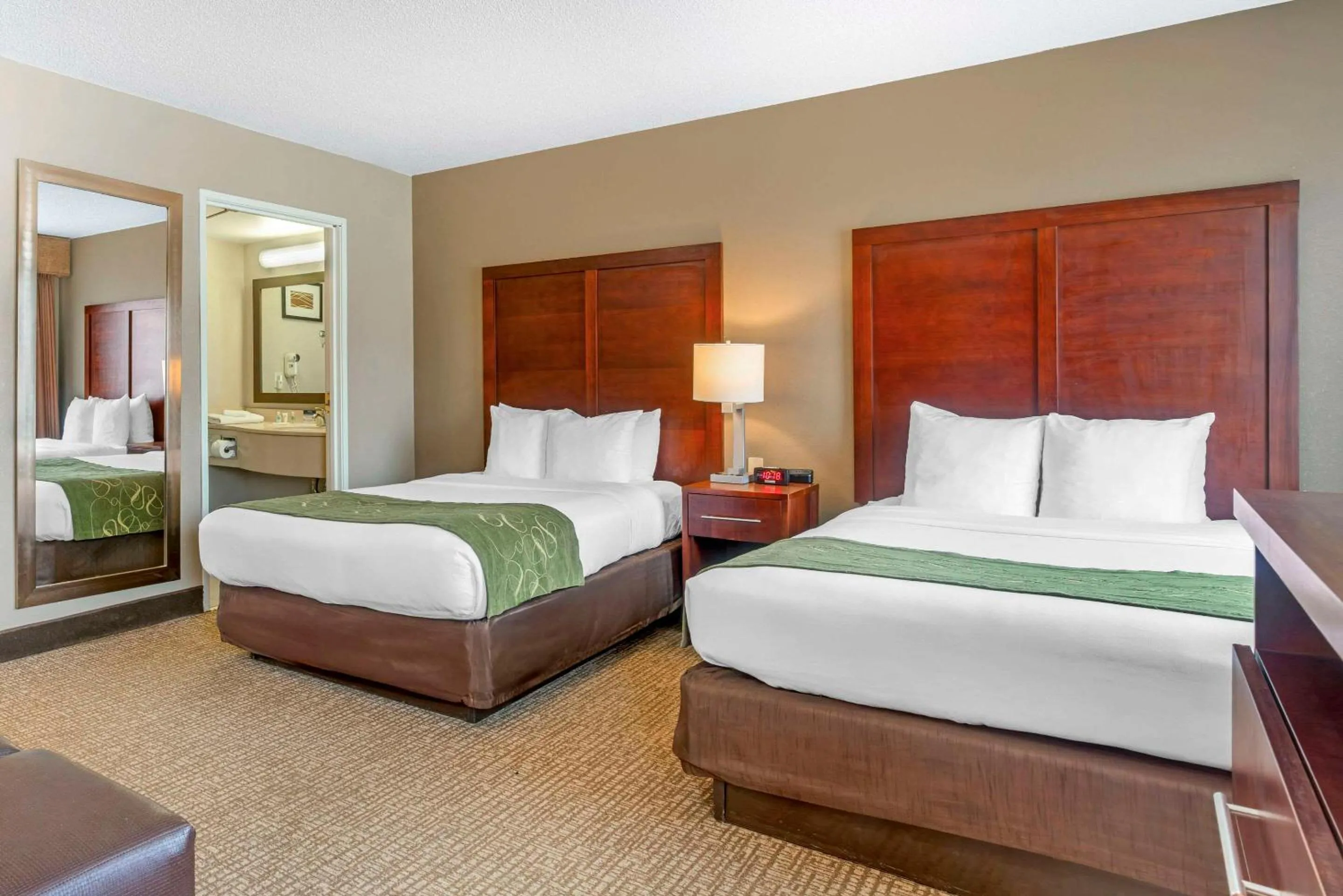 Bedroom in Comfort Suites Wilmington near Downtown