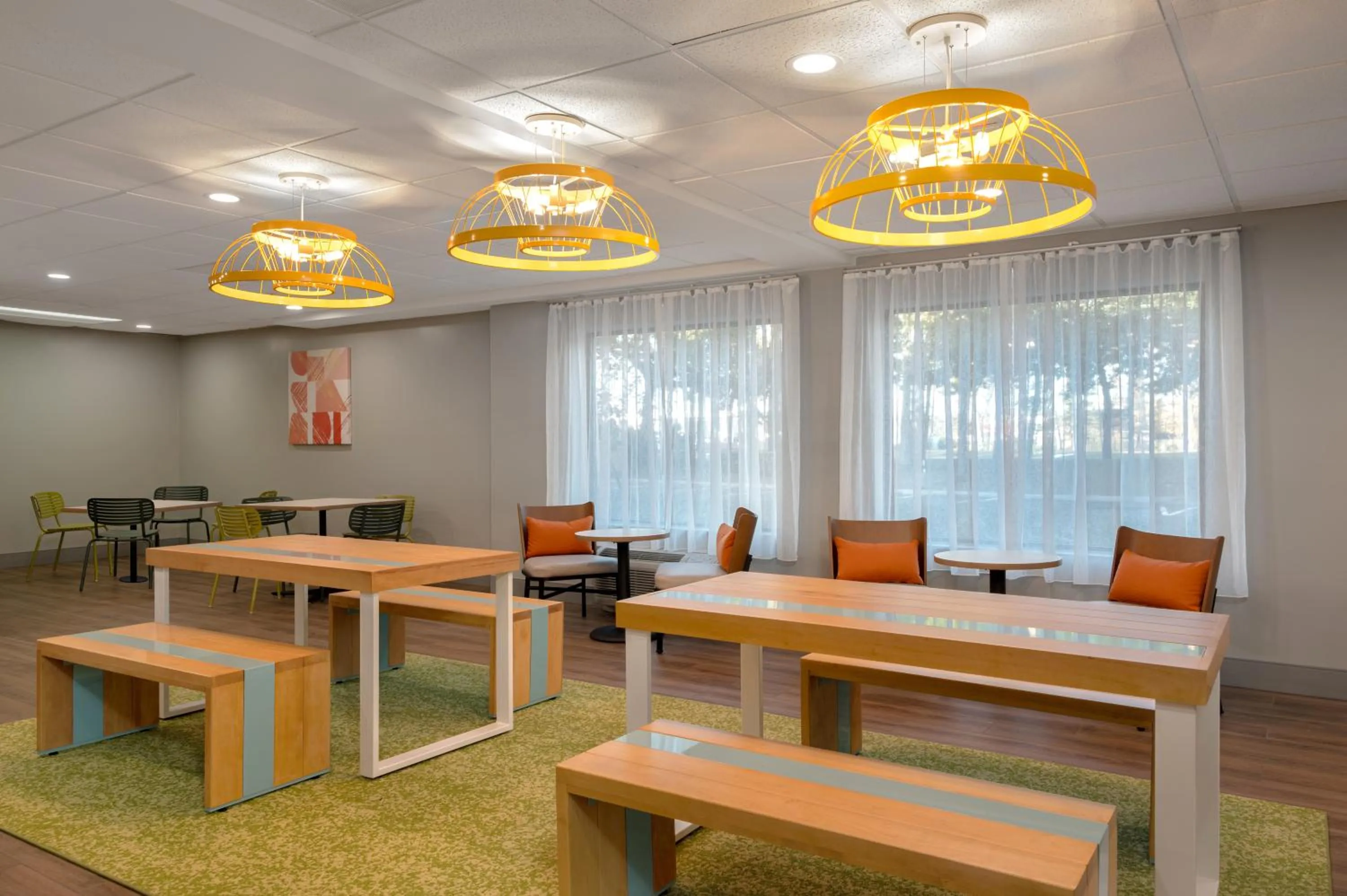 Dining area in Spark By Hilton Wilmington