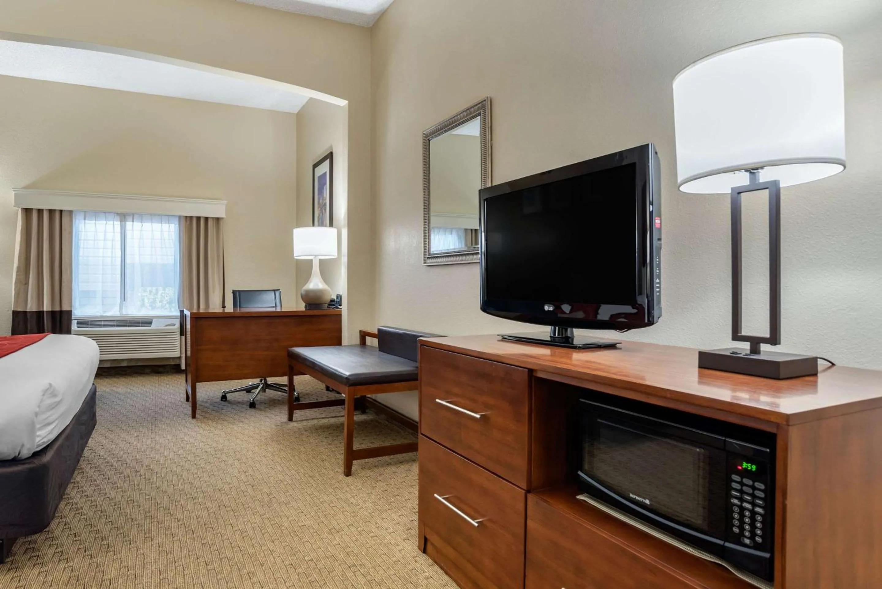 Photo of the whole room in Comfort Suites Airport