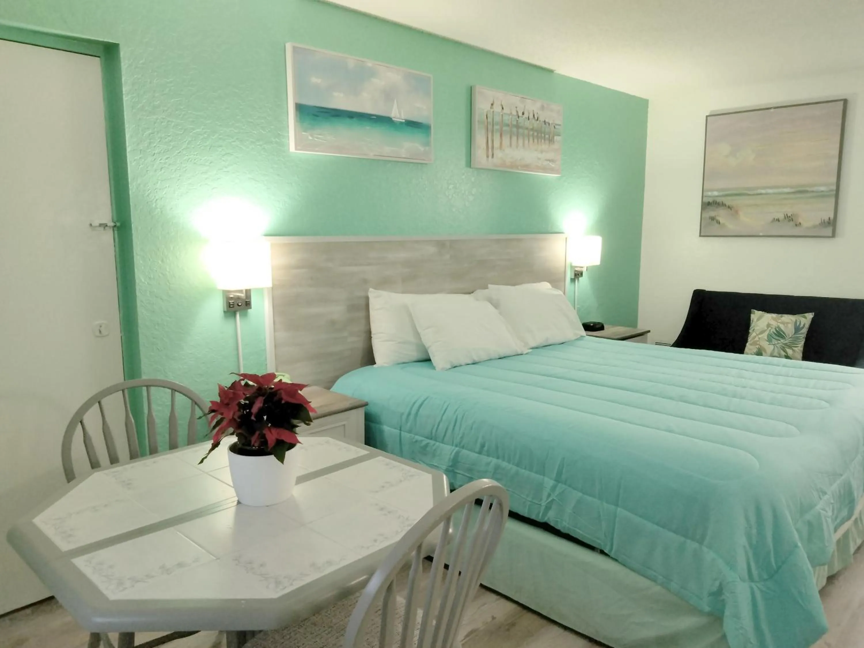 Bed in Historic Inn - Saint Augustine