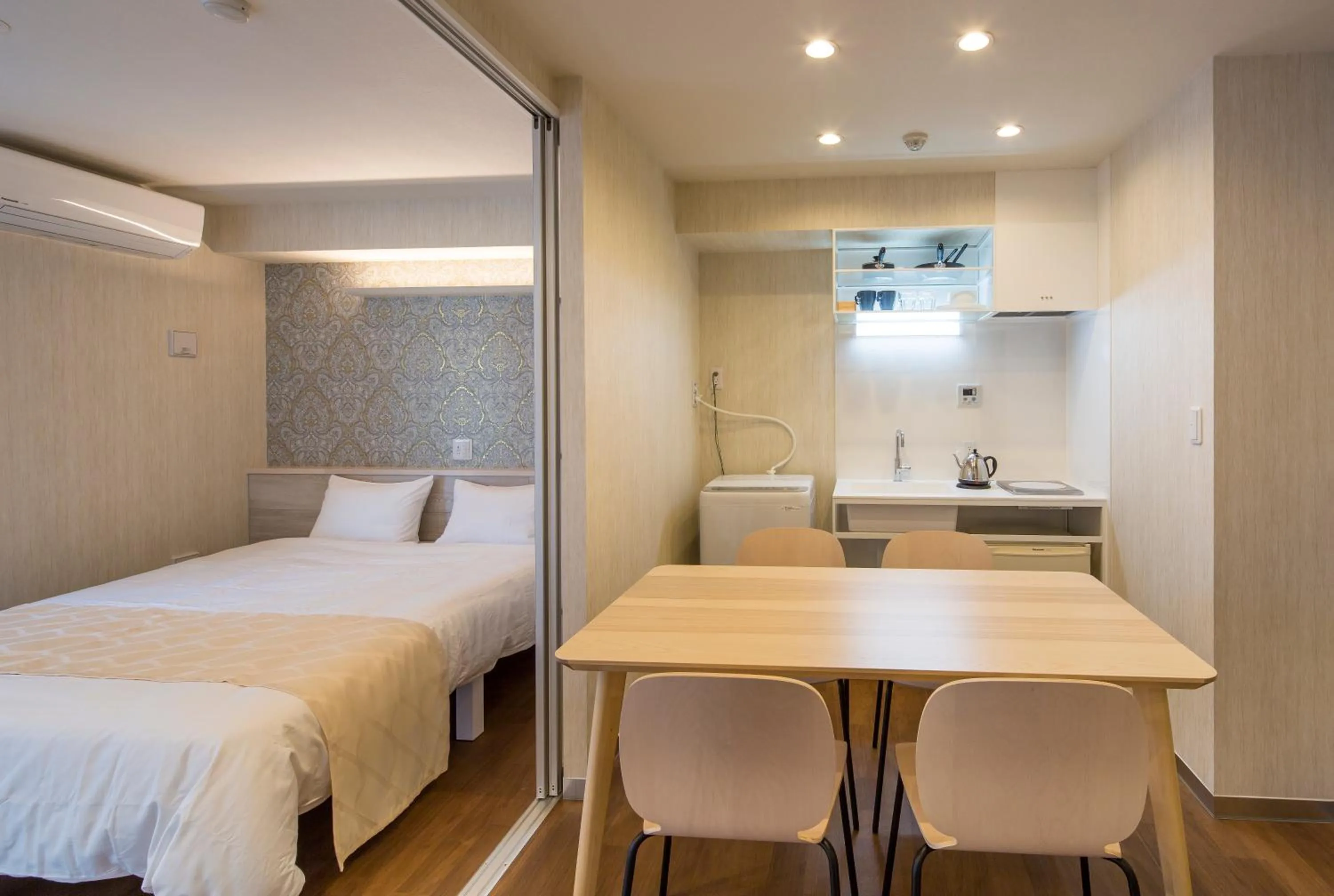 Dining area, Bed in Hotel SAILS