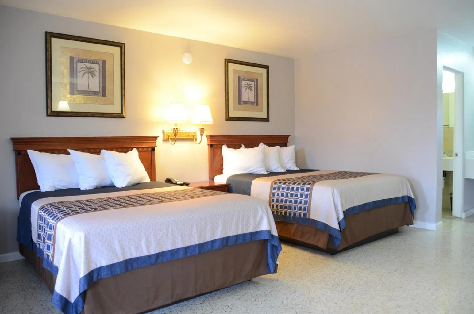 Bed in Lion Inn - Saint Augustine