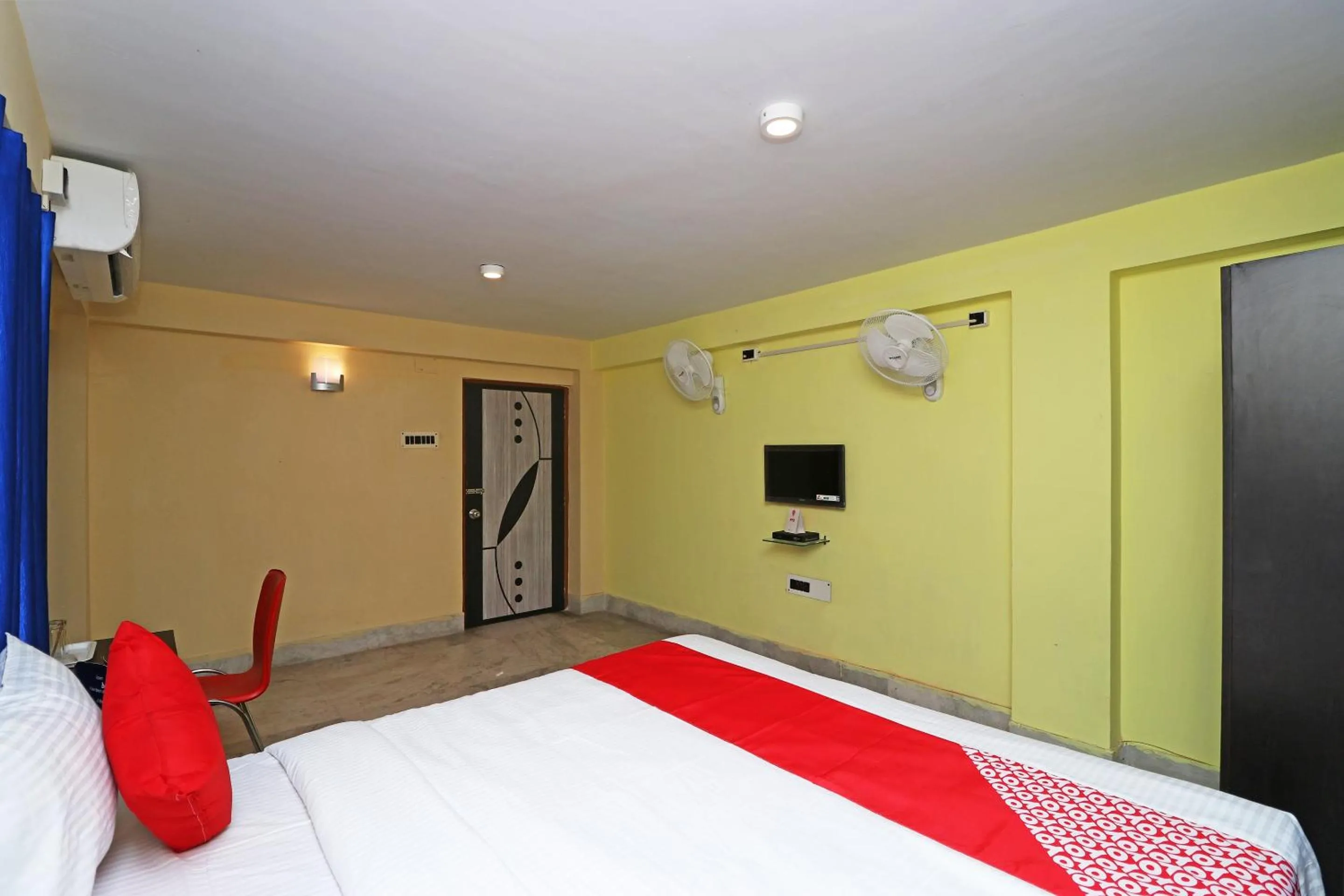 Facade/entrance, Bed in Hotel O Maa Tara Guest House