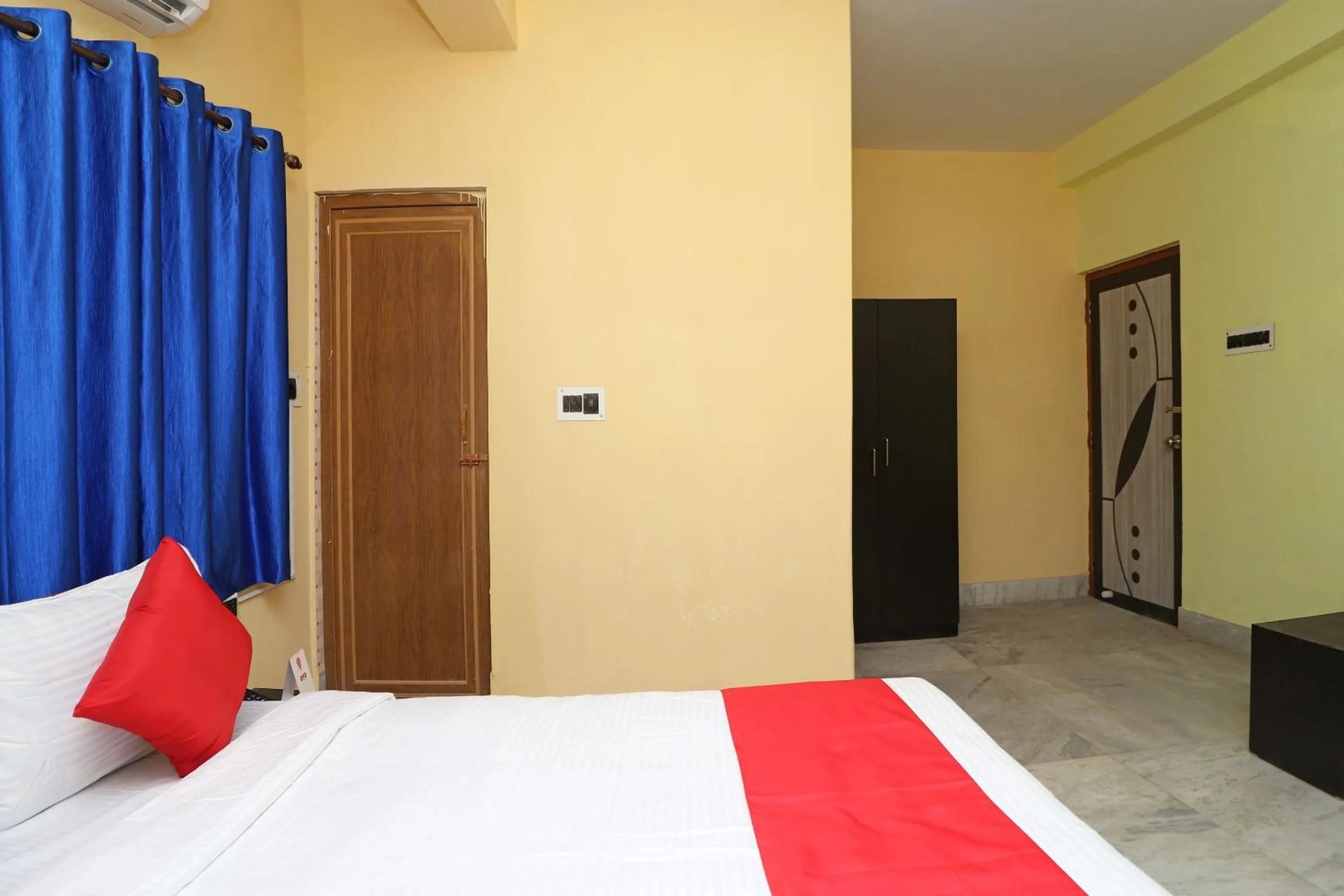 Facade/entrance, Bed in Hotel O Maa Tara Guest House