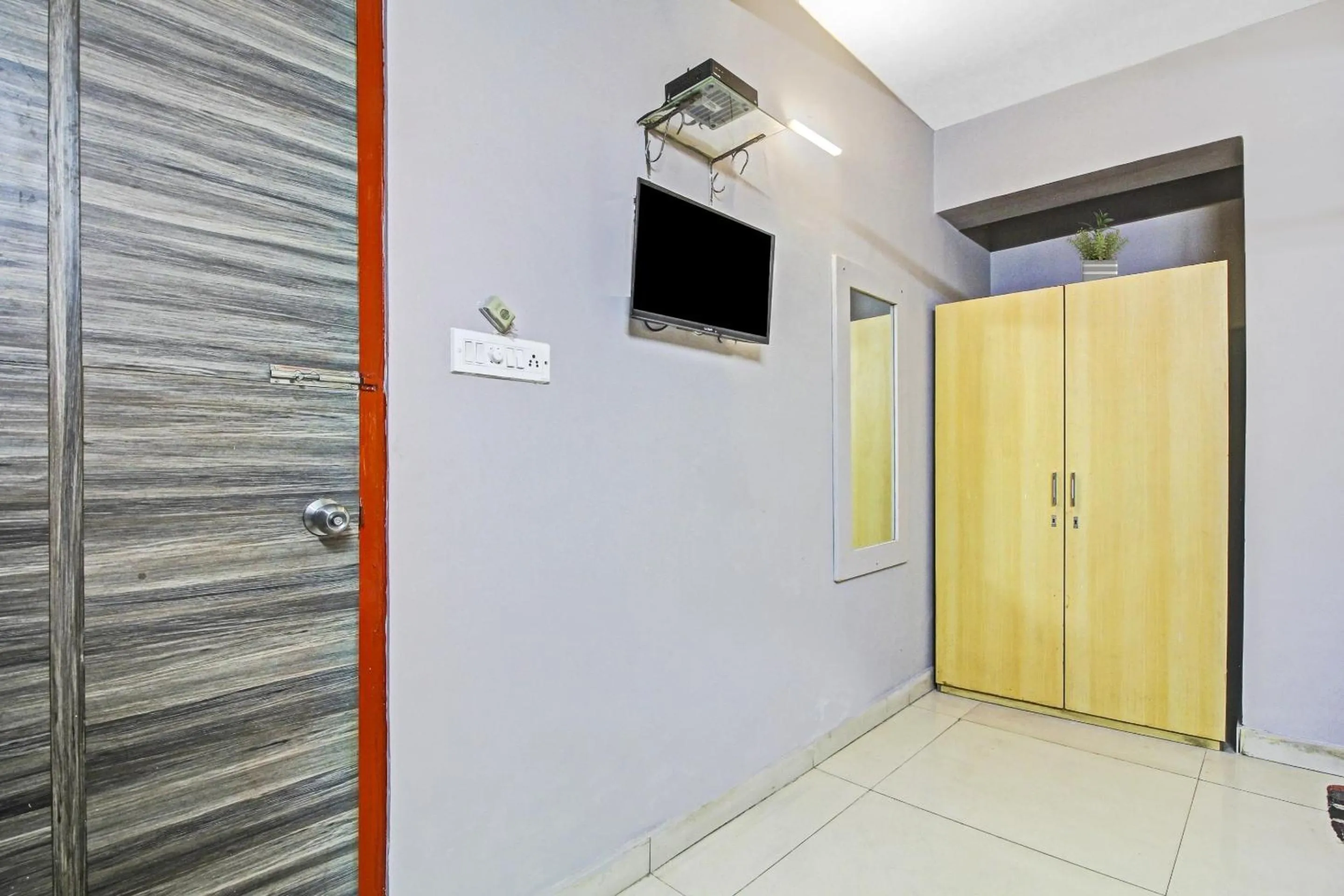 Kitchen or kitchenette in Hotel O The Jumbo Stay