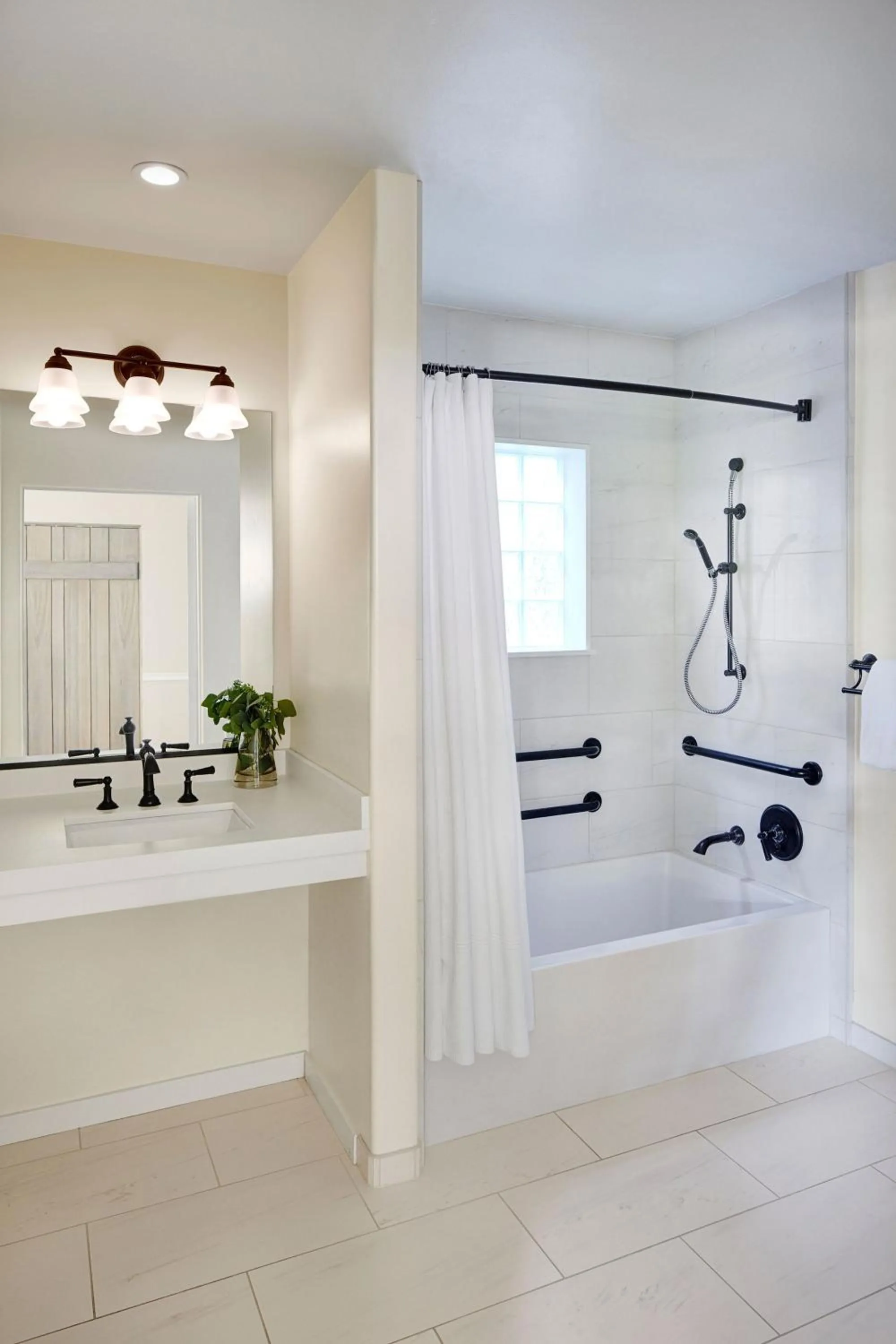 Shower in Coachman's Inn, A Four Sisters Inn