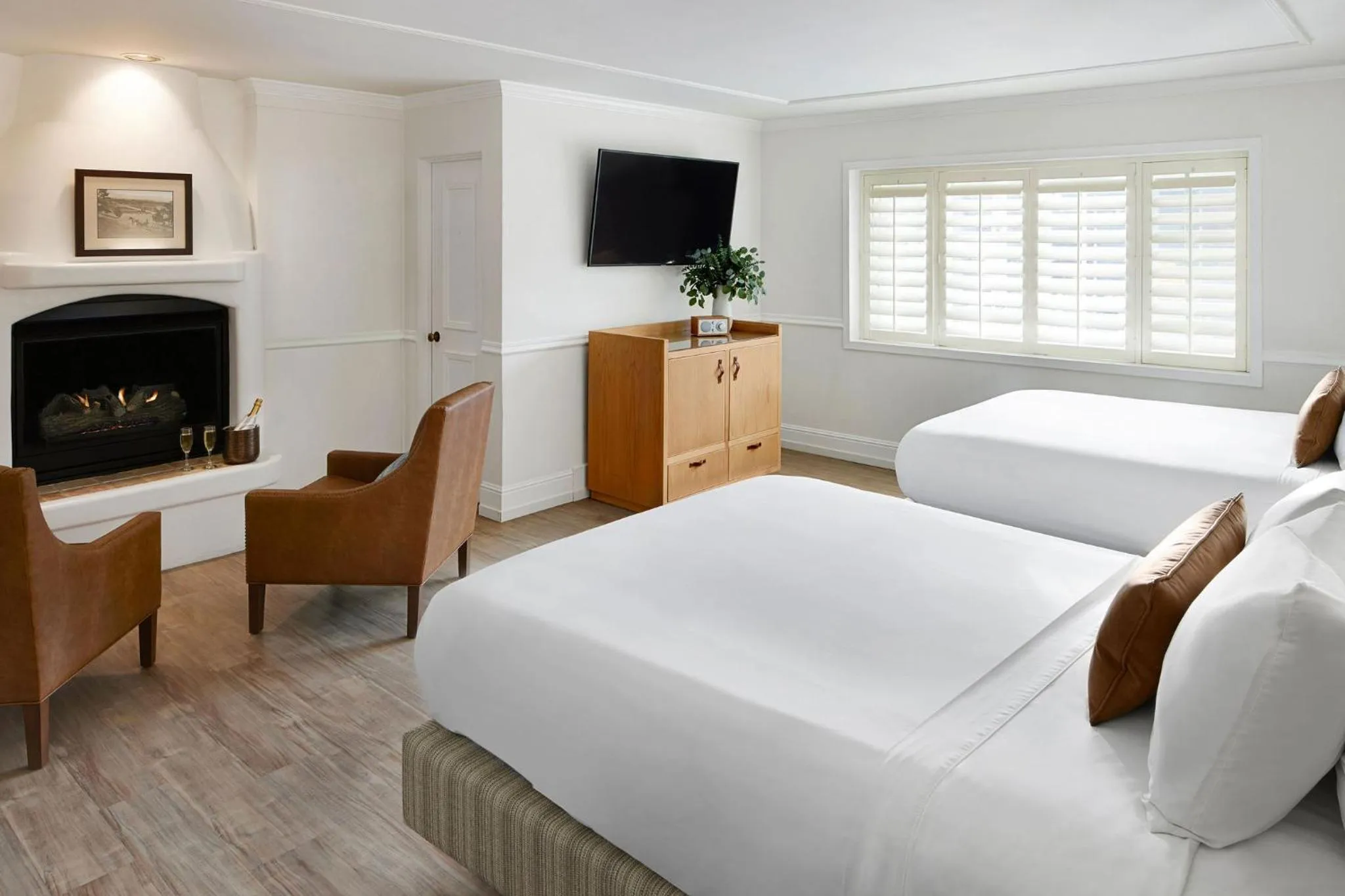 TV and multimedia, Bed in Coachman's Inn, A Four Sisters Inn