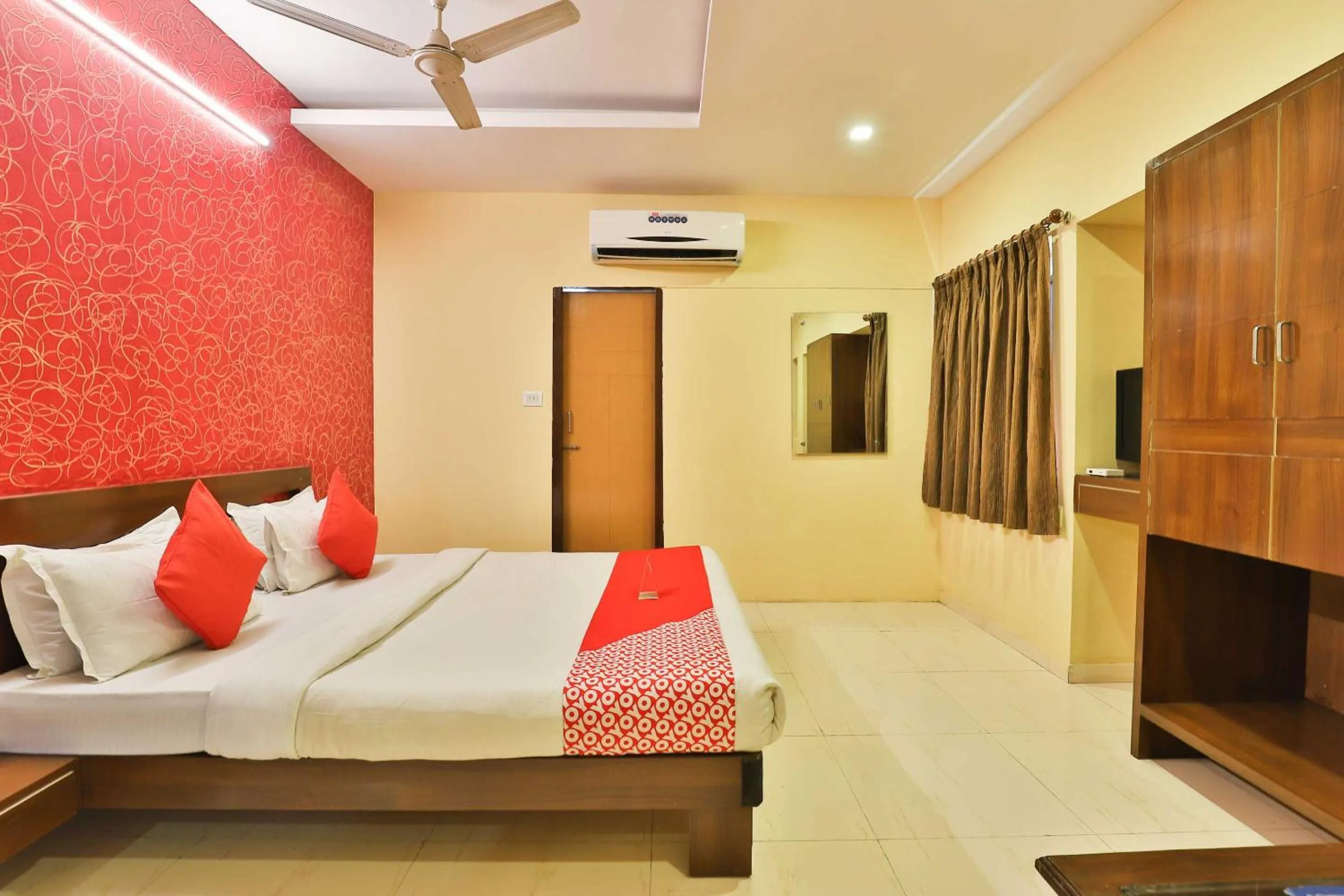 Bedroom, Bed in Hotel O Sunrise