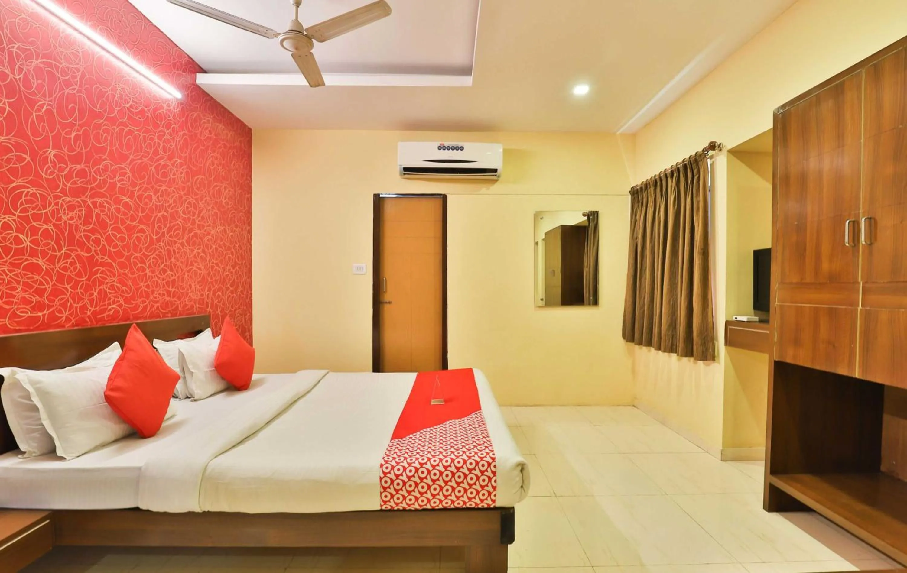 Bedroom, Bed in Hotel O Sunrise