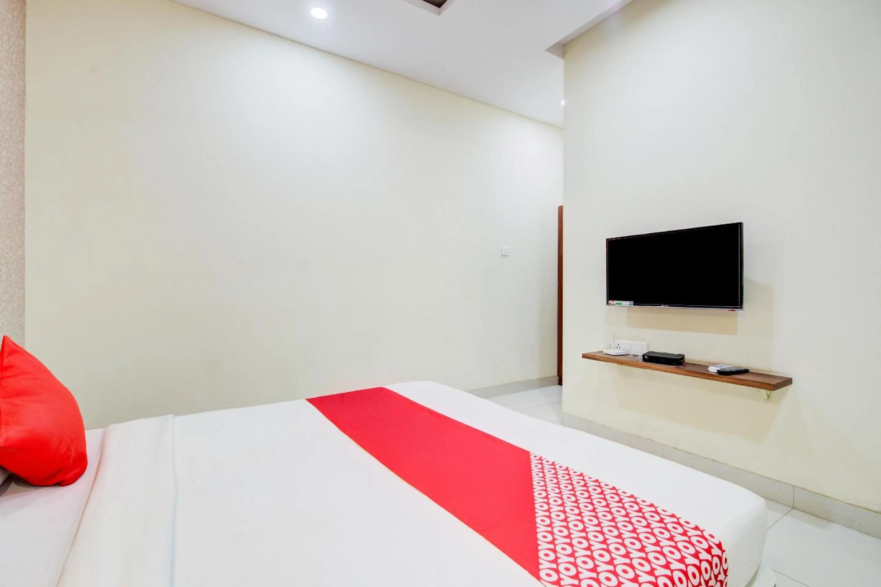 Bedroom, Bed in Collection O Sunshine Near Inox