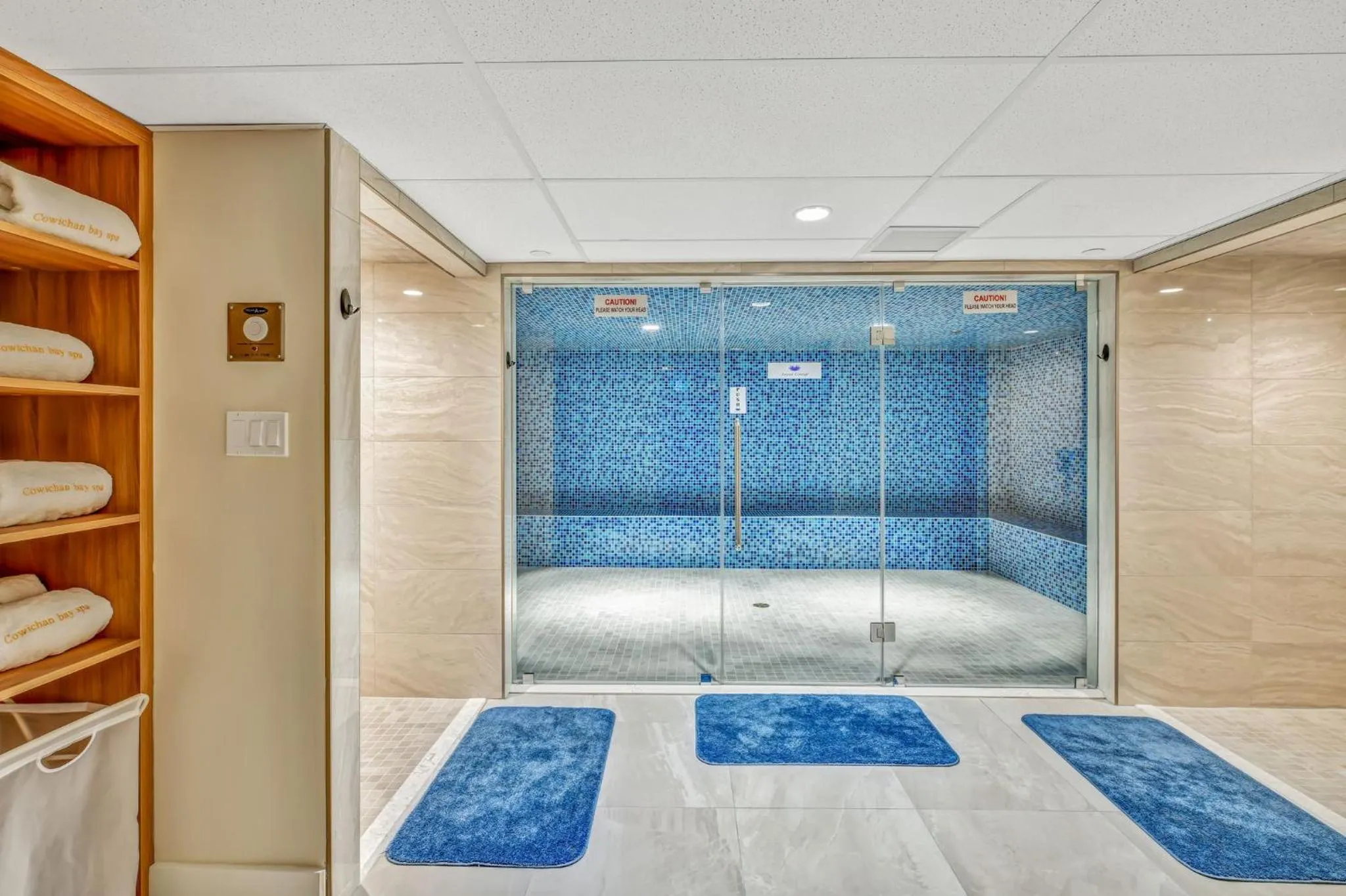 Spa and wellness centre/facilities, Bed in Oceanfront Suites at Cowichan Bay