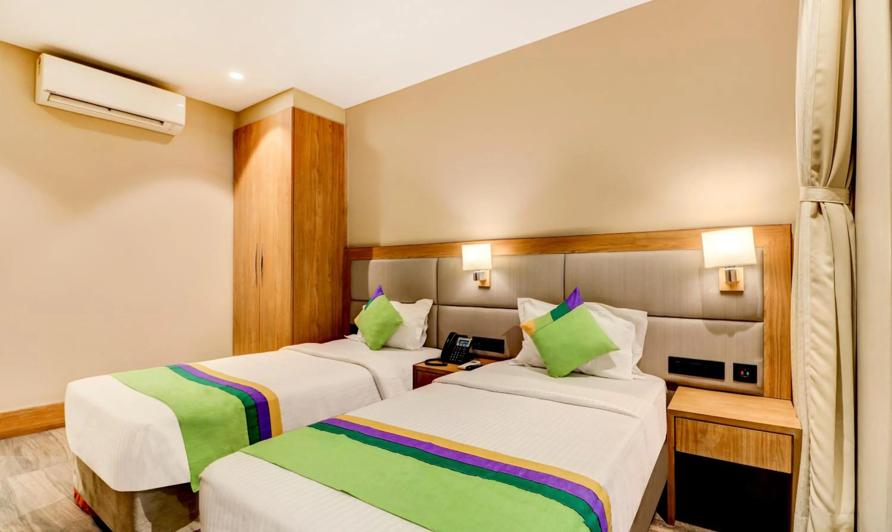 Bedroom, Bed in Treebo Radhe Palace, Lake Town