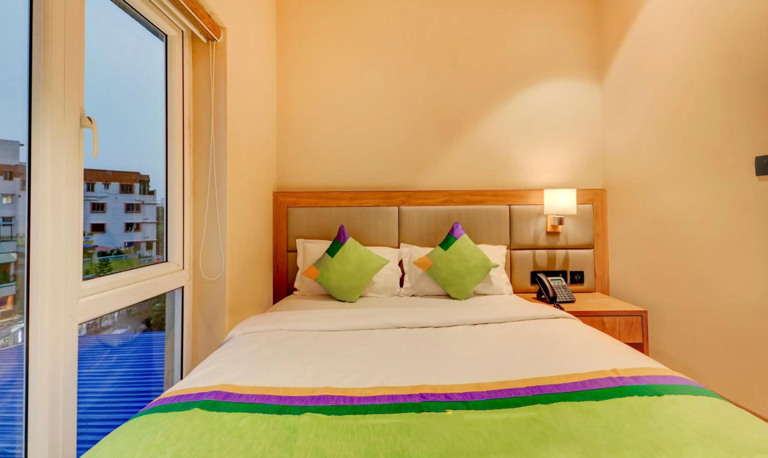 Bedroom, Bed in Treebo Radhe Palace, Lake Town