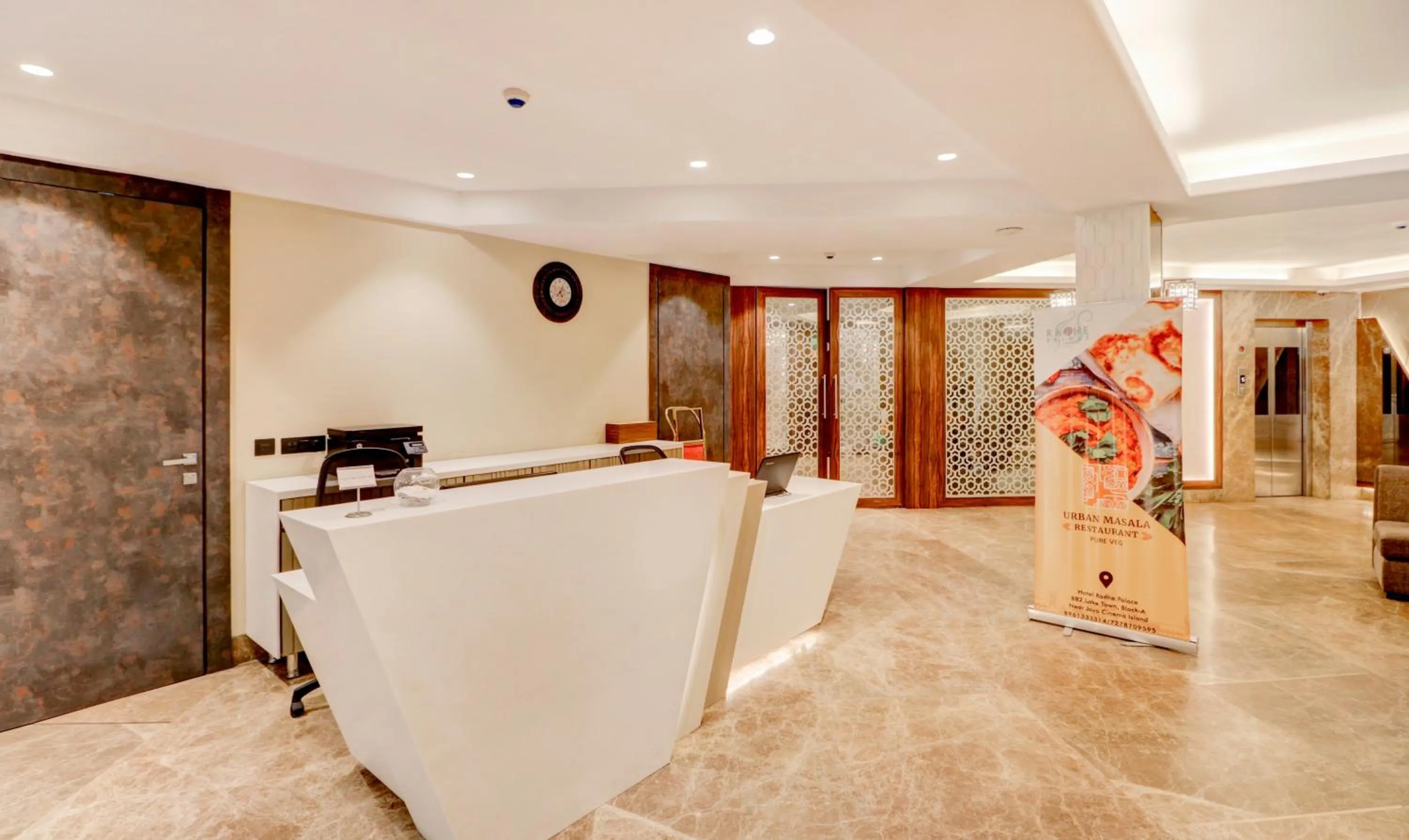 Lobby or reception in Treebo Radhe Palace, Lake Town