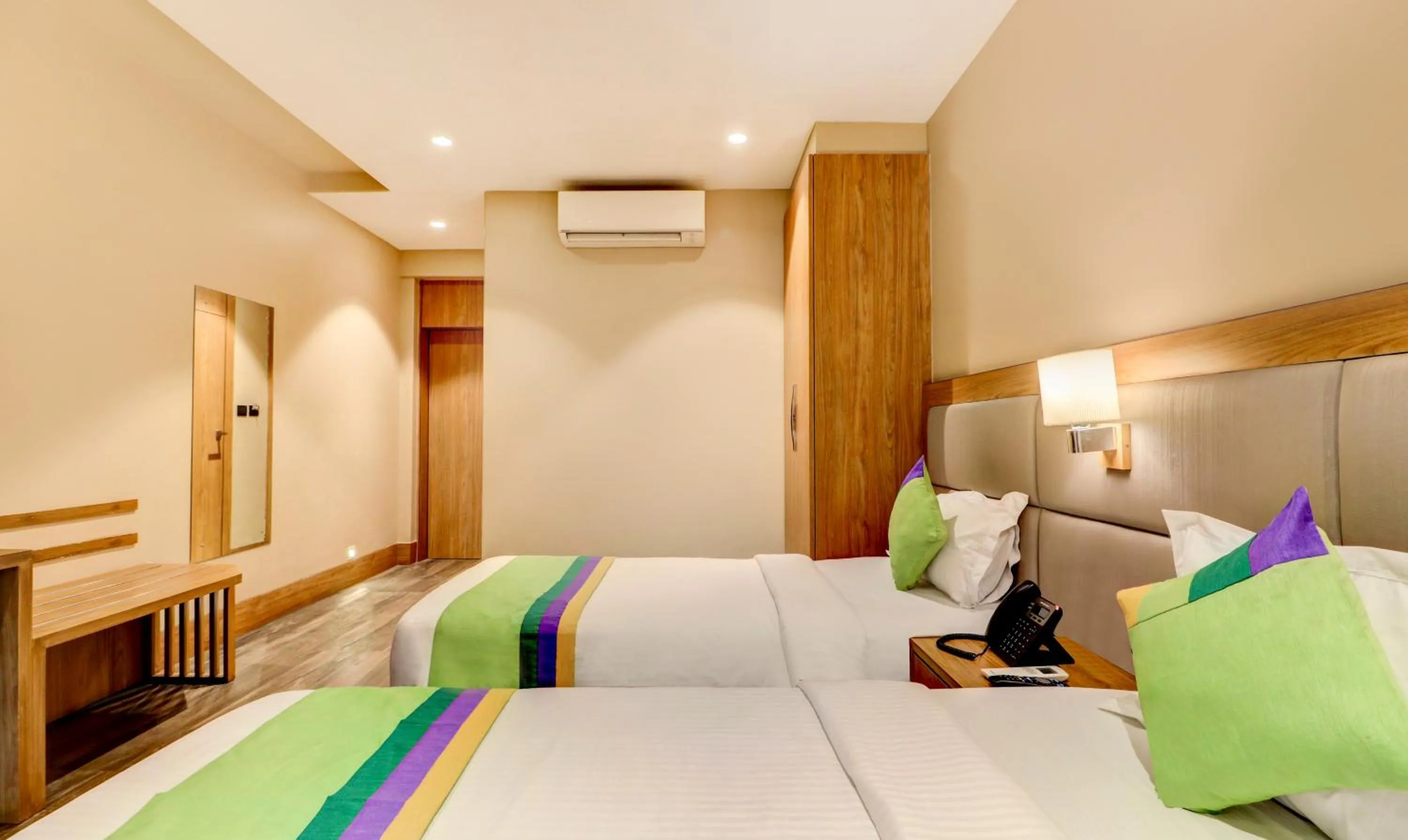 Bedroom, Bed in Treebo Radhe Palace, Lake Town