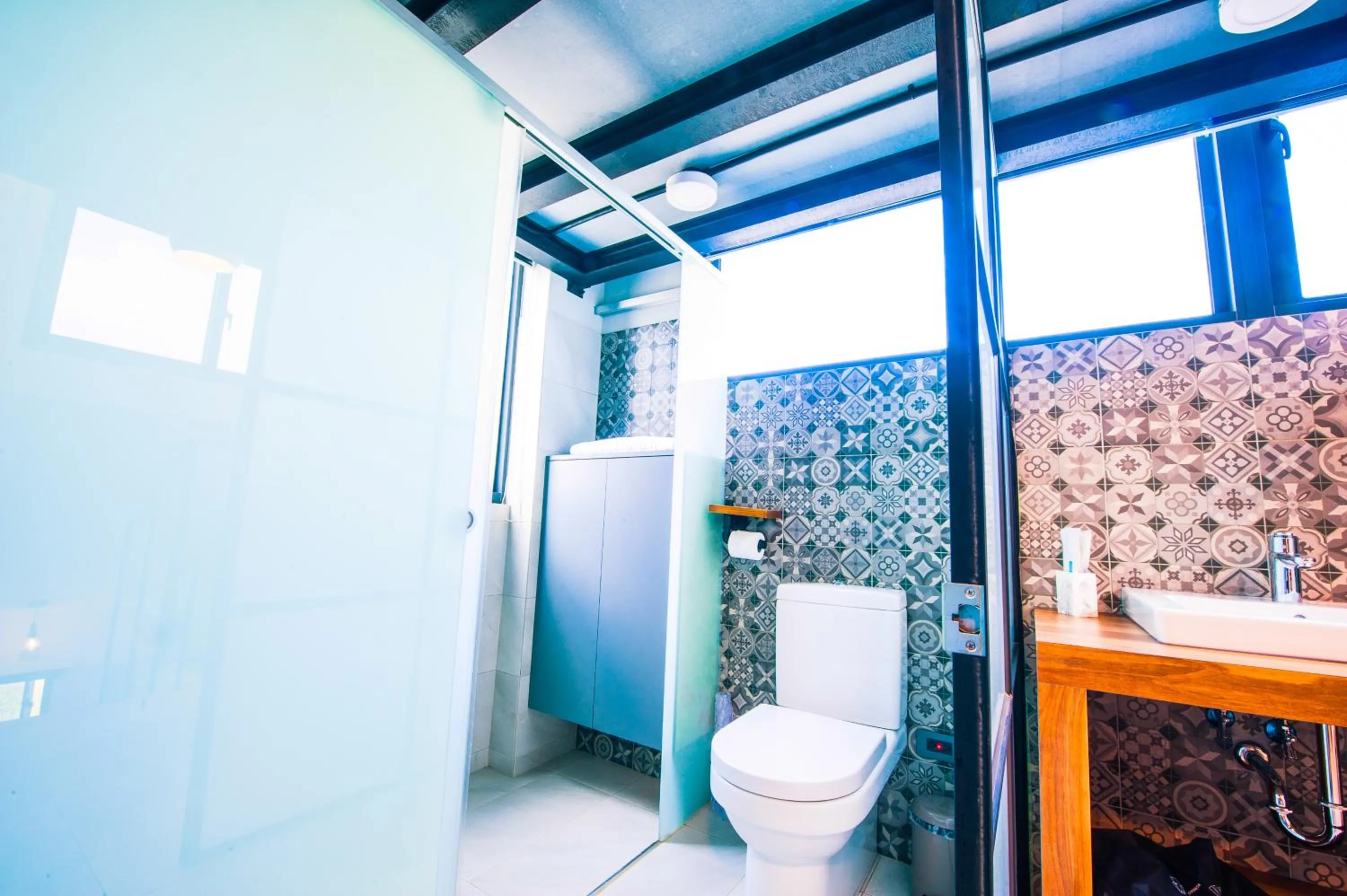 Toilet in Pathway Inn