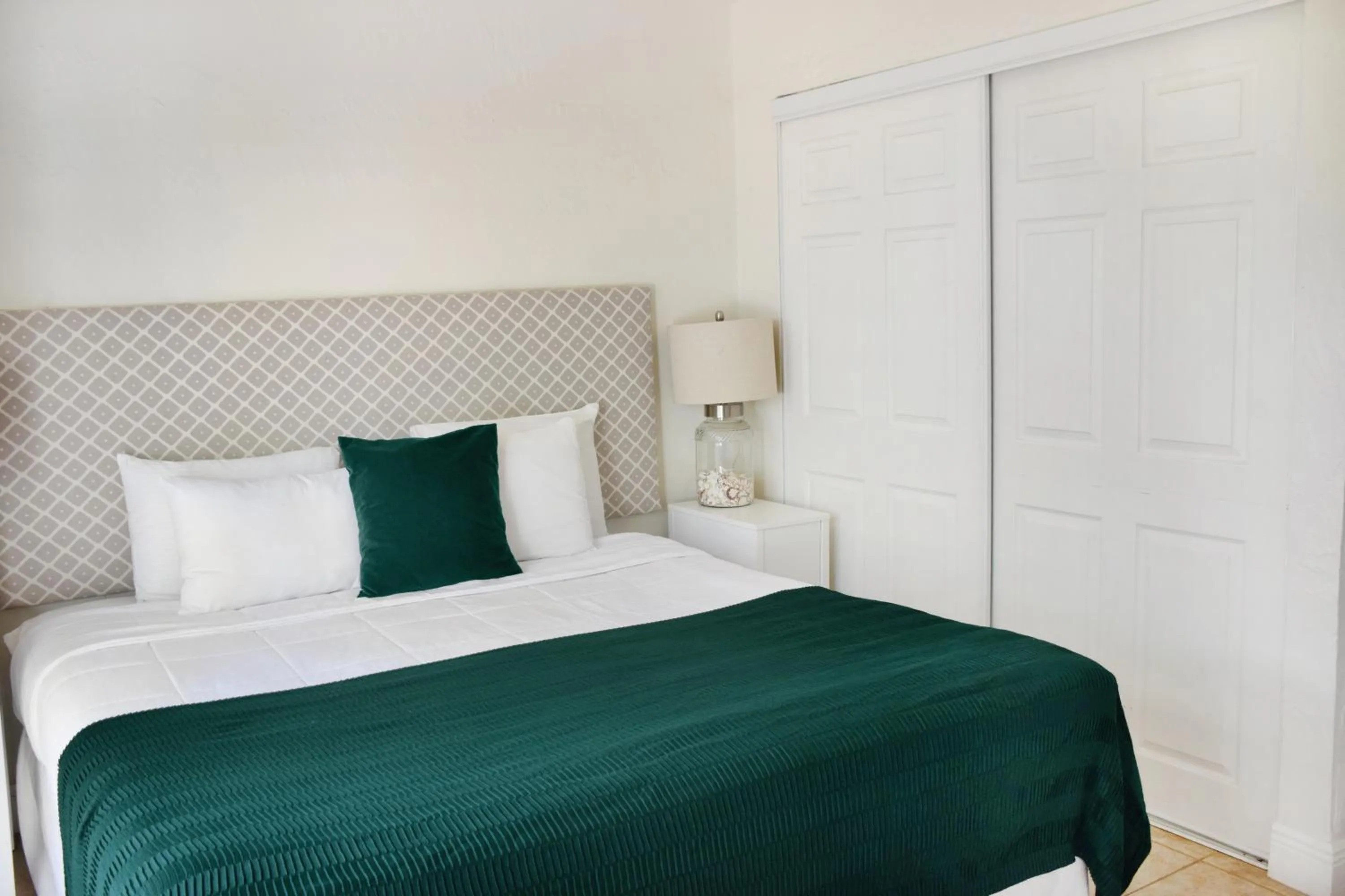 Bedroom, Bed in Coral Reef at Key Biscayne