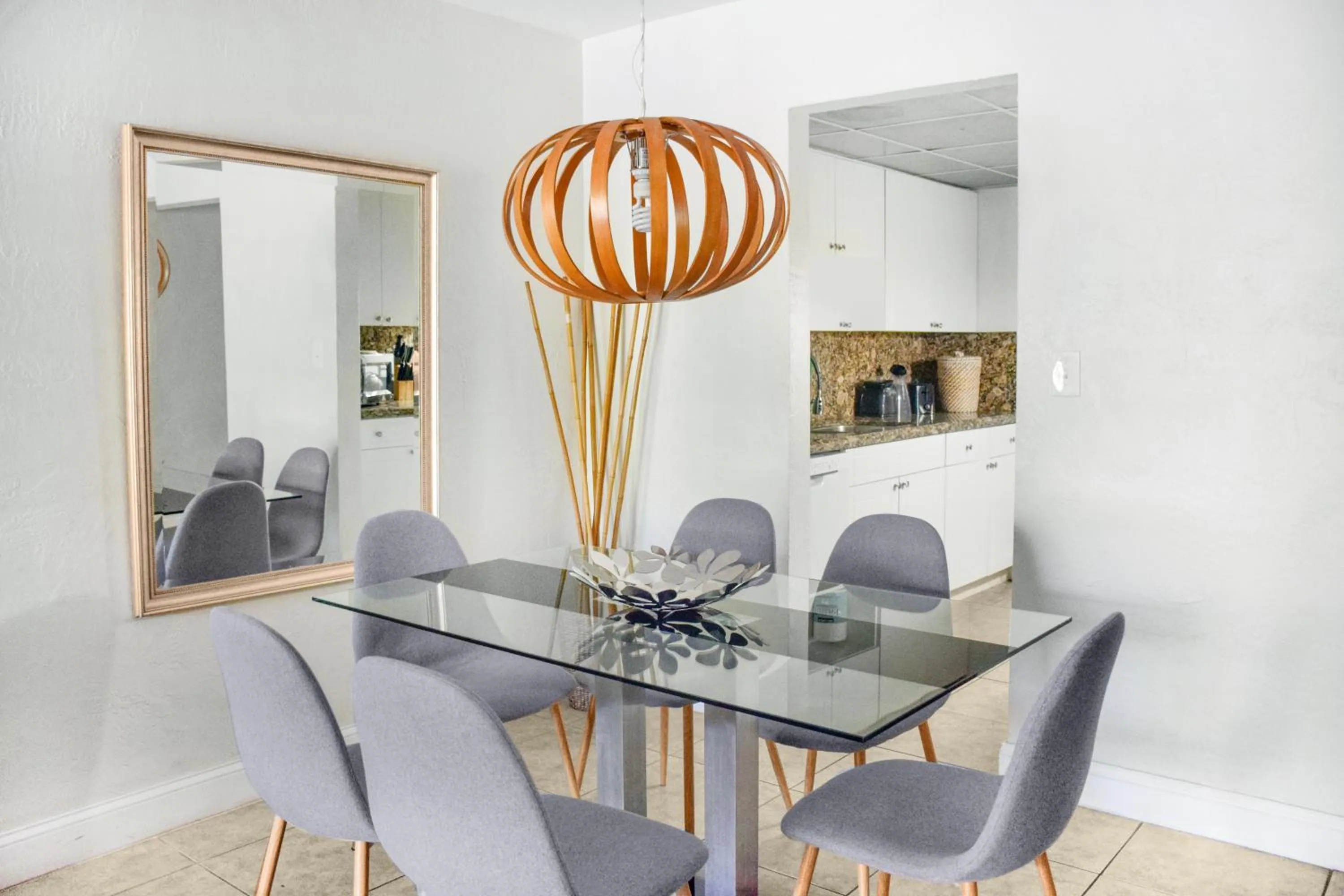 Dining area in Coral Reef at Key Biscayne