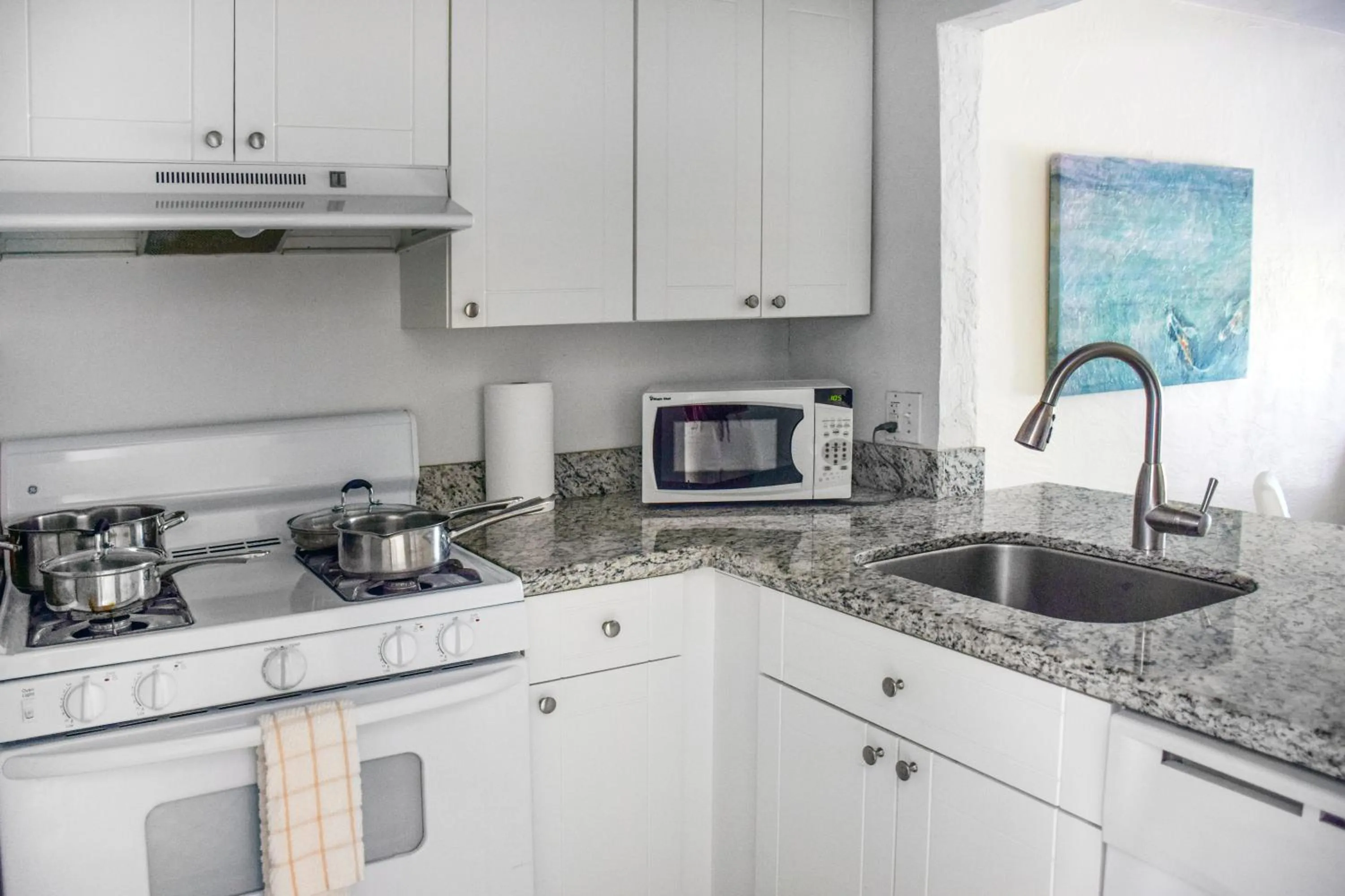 Kitchen or kitchenette in Coral Reef at Key Biscayne