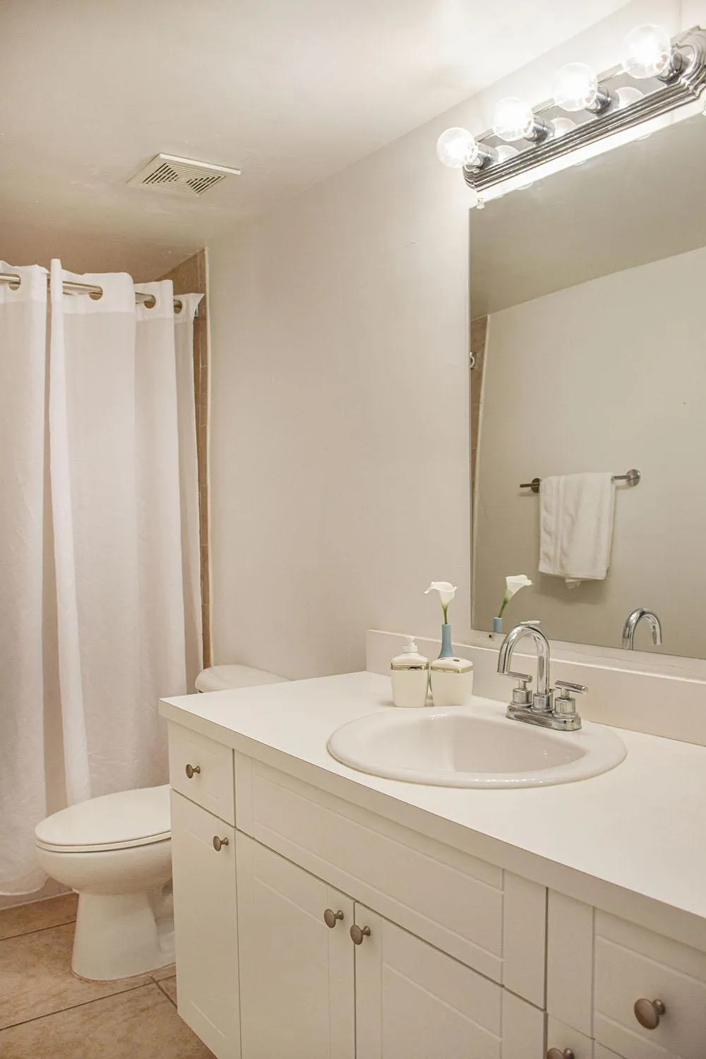 Bathroom in Coral Reef at Key Biscayne