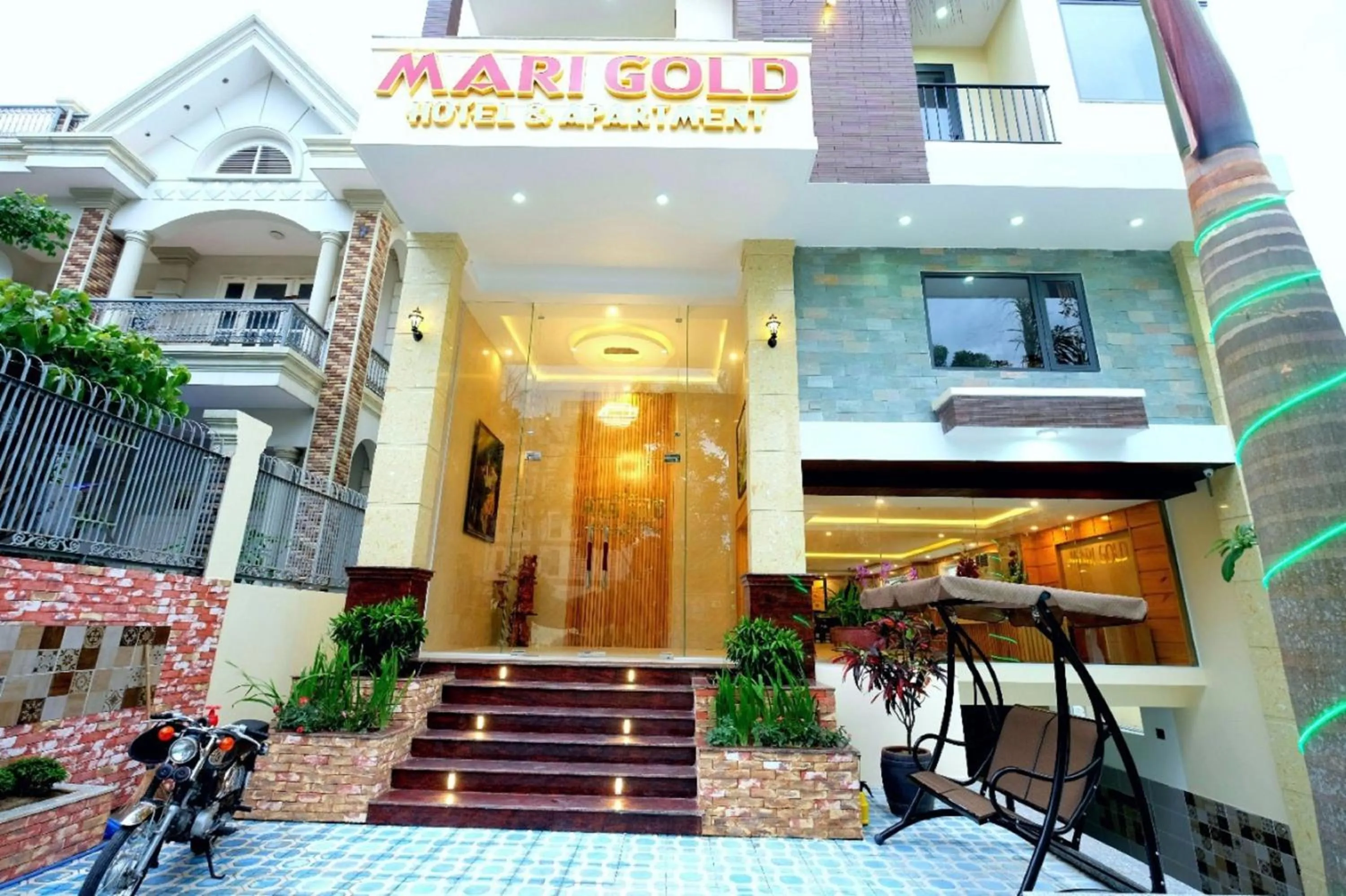 Facade/entrance in Marigold Hotel & Apartment