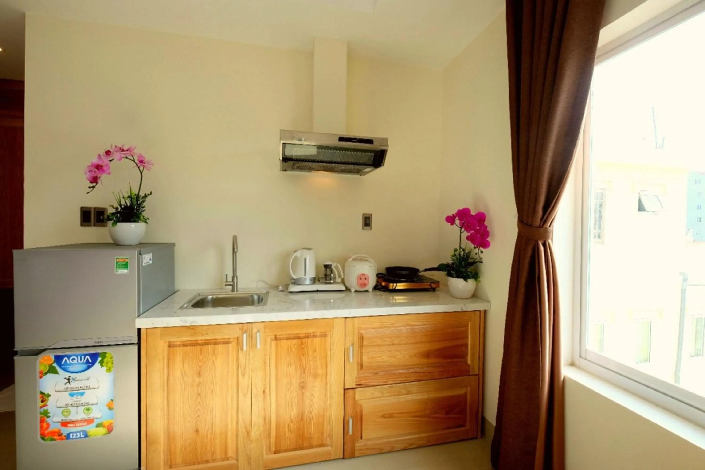 Kitchen or kitchenette in Marigold Hotel & Apartment