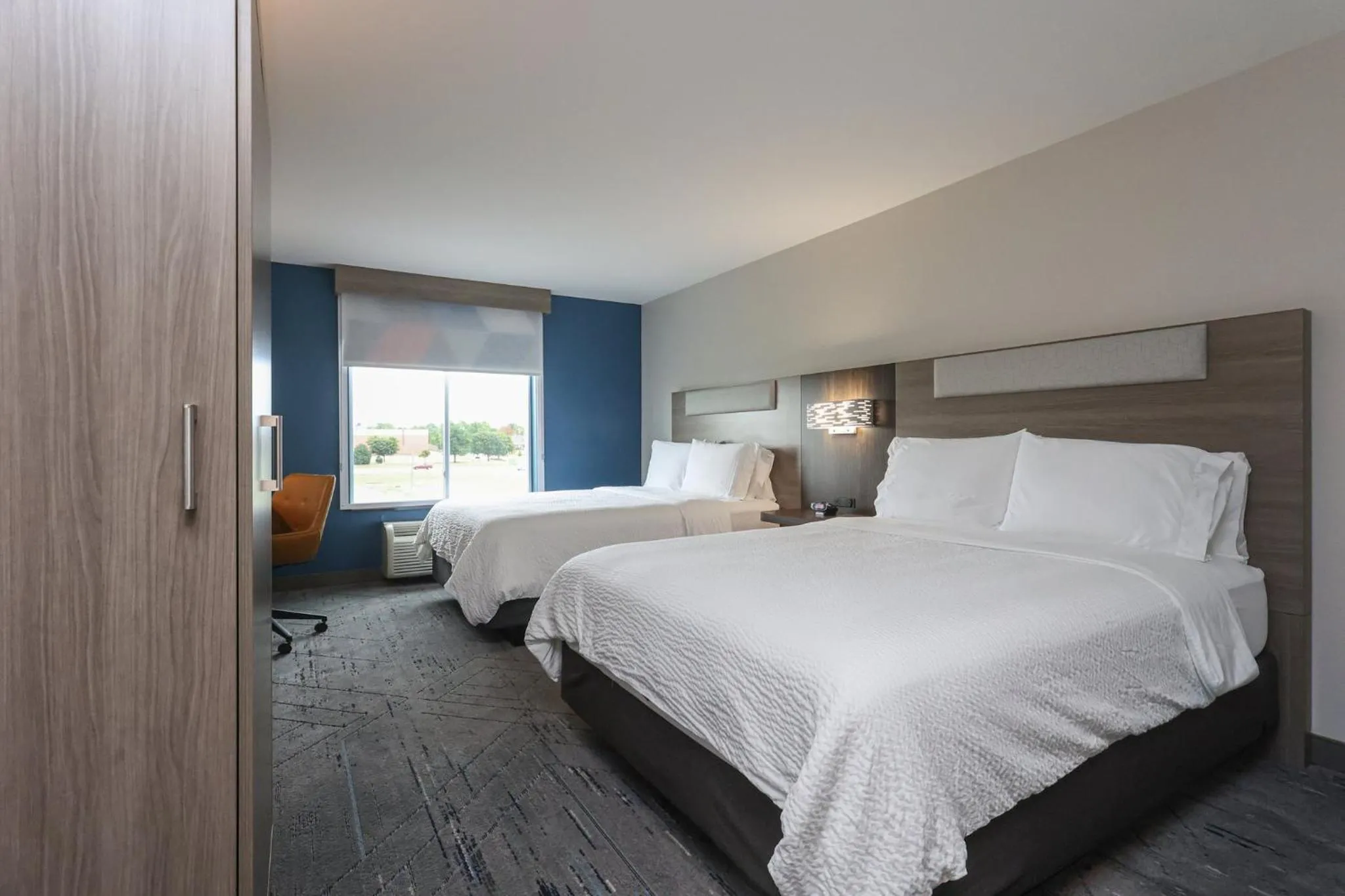 Photo of the whole room, Bed in Holiday Inn Express Tulsa South Bixby by IHG