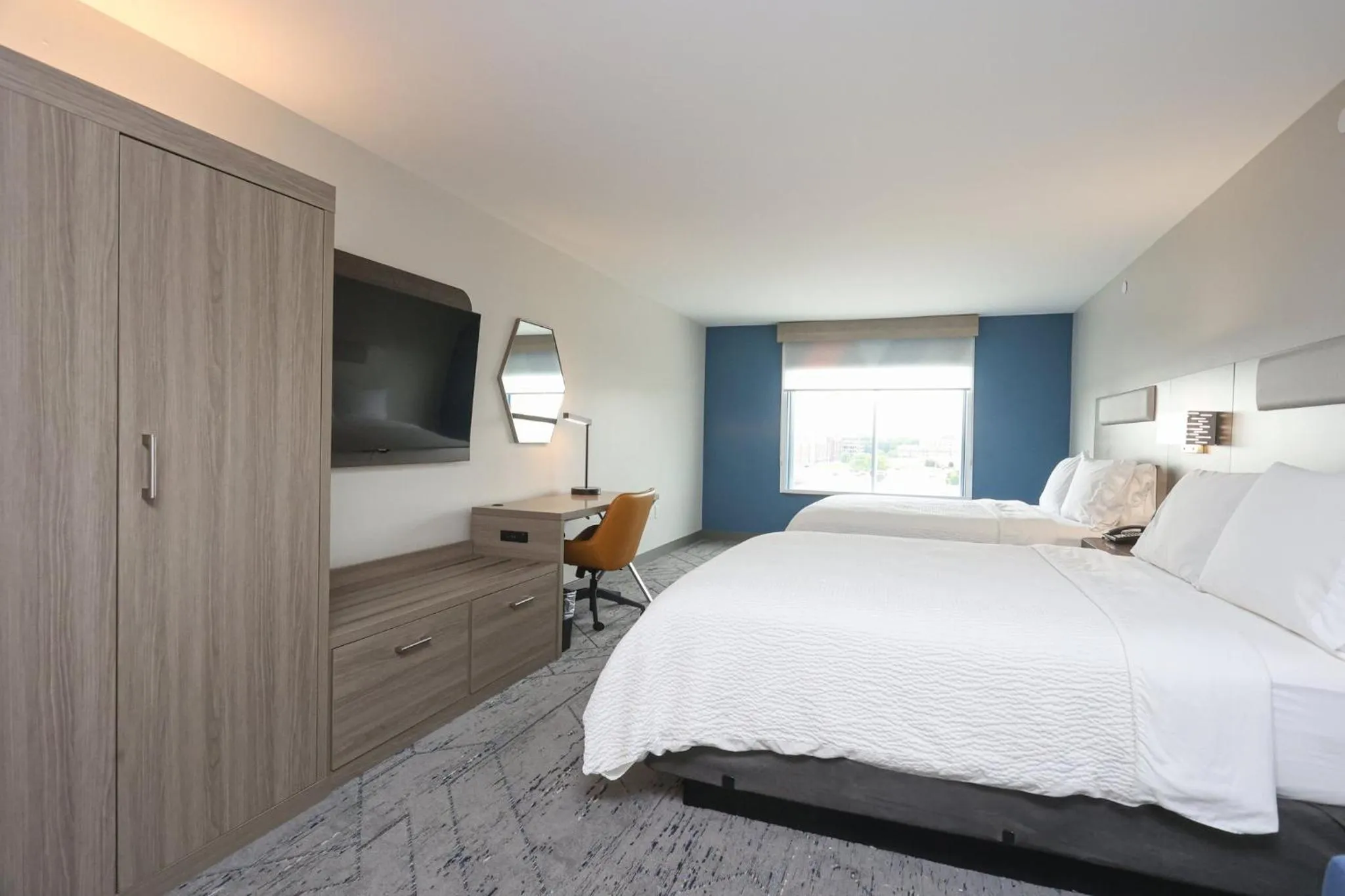 Photo of the whole room, Bed in Holiday Inn Express Tulsa South Bixby by IHG